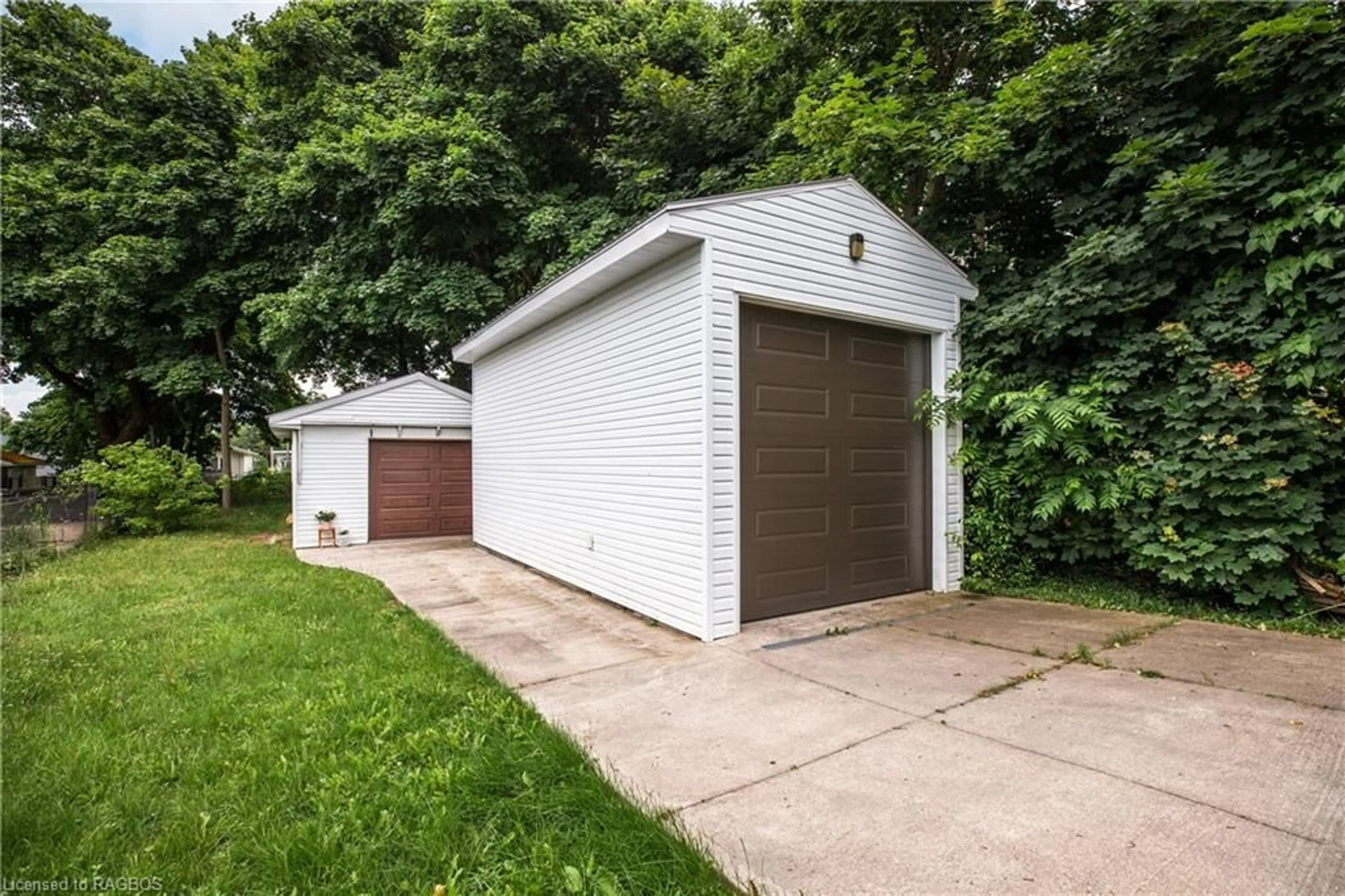 Indoor garage, cement floor for 485 Brown St, Wiarton Ontario N0H 2T0