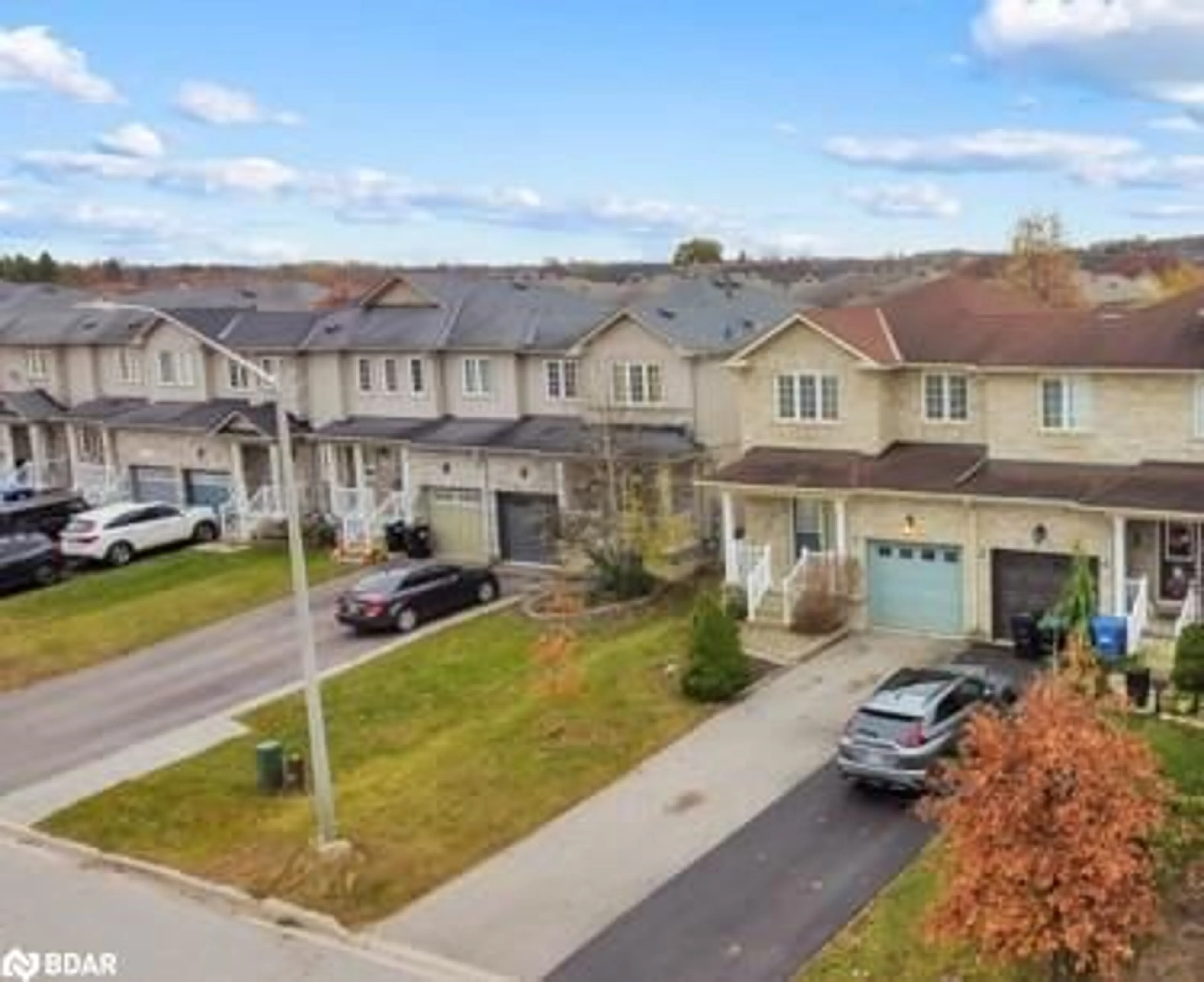 A pic from exterior of the house or condo, the street view for 27 Admiral Cres, Angus Ontario L3W 0E5