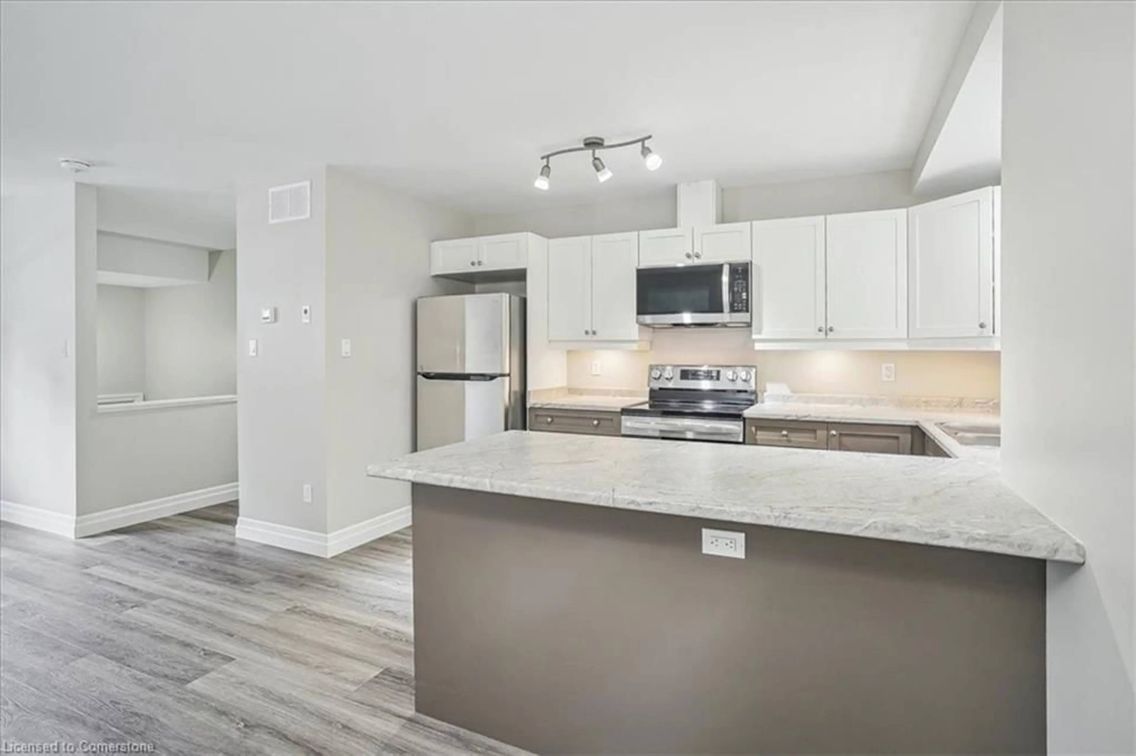 Open concept kitchen for 38 Viewpoint Ave, Hamilton Ontario L8V 2S5