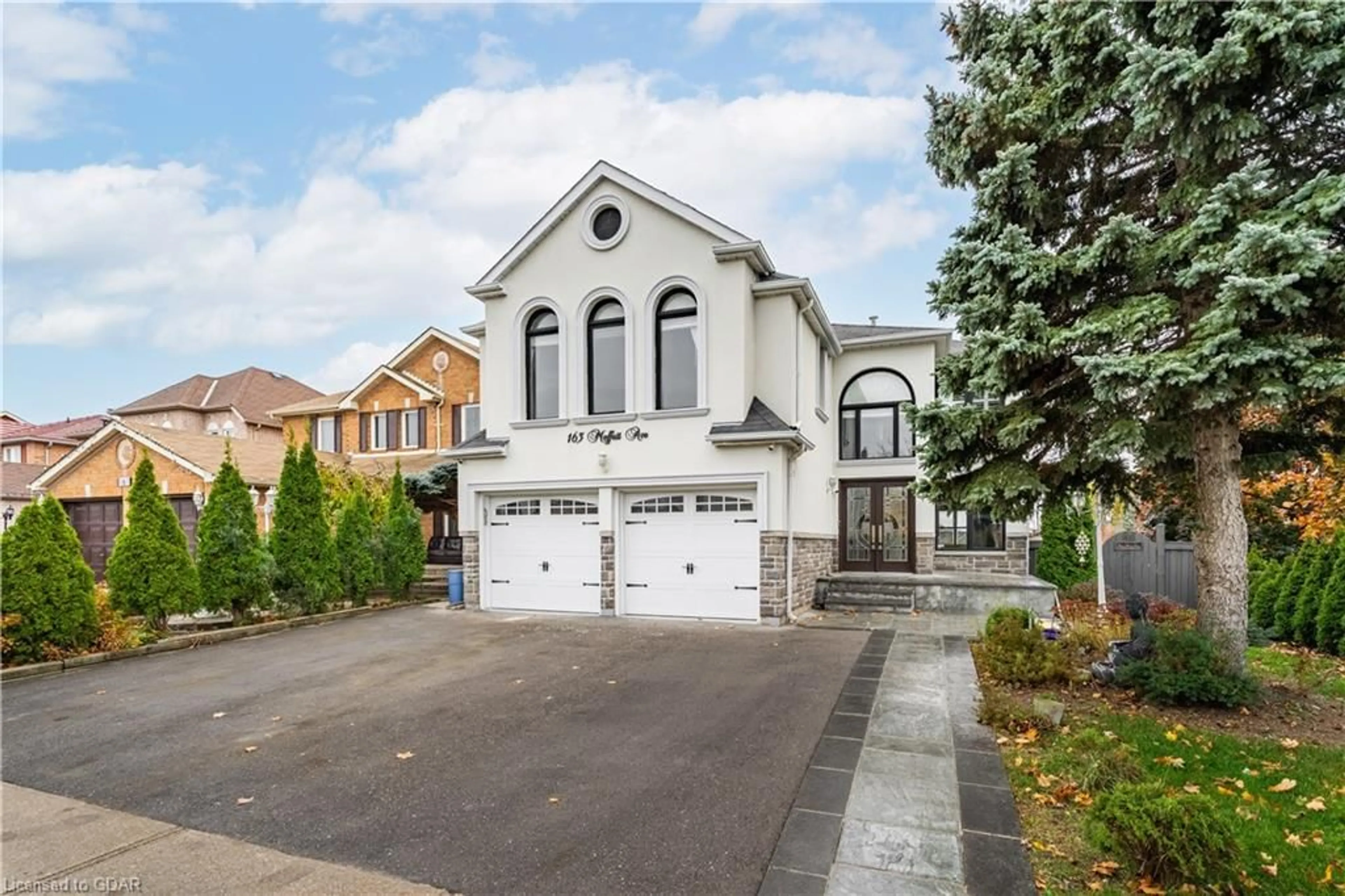 Frontside or backside of a home, the street view for 163 Moffatt Ave, Brampton Ontario L6Y 4R8