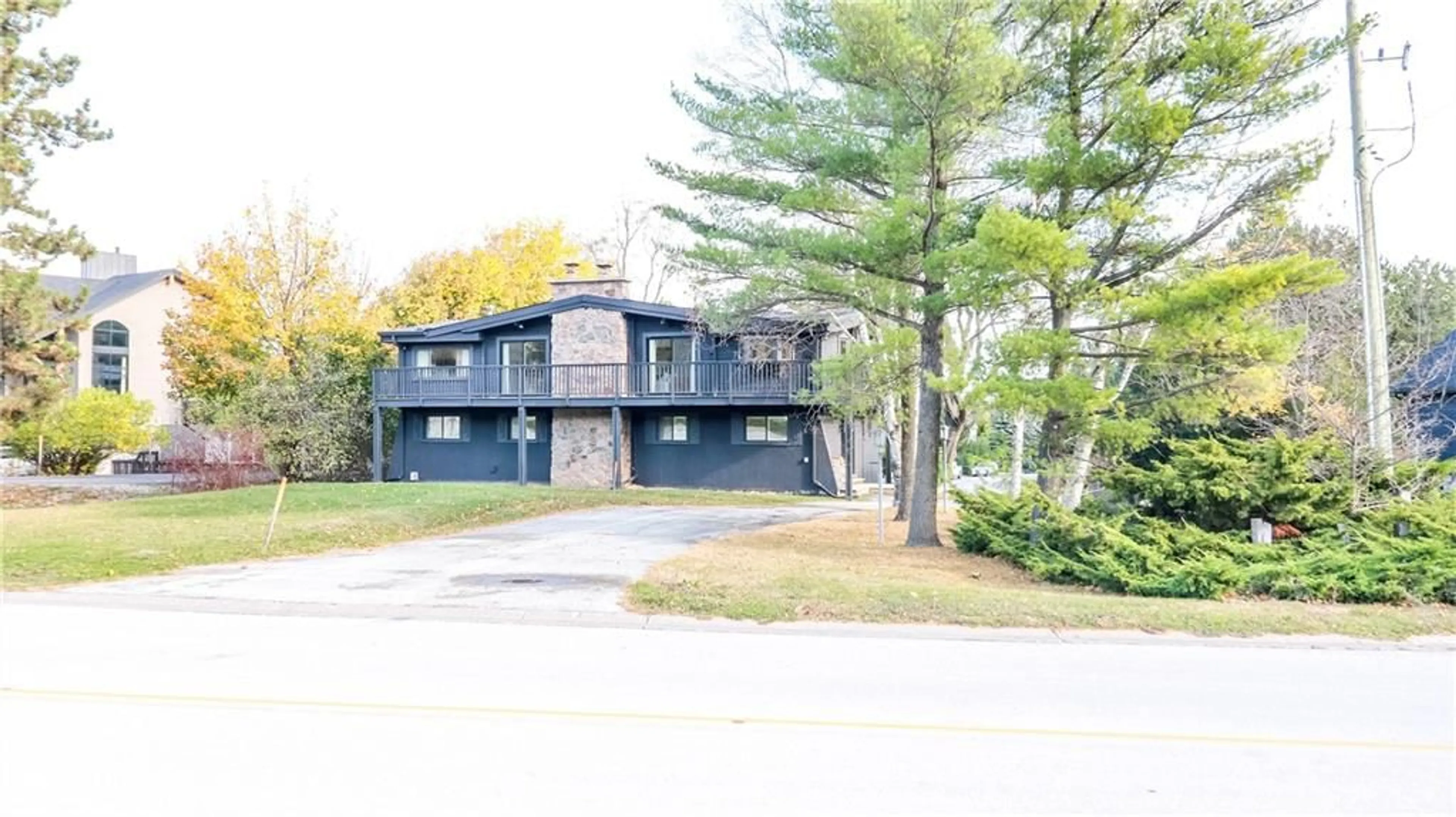 A pic from exterior of the house or condo, the street view for 102 Wyandot Crt, The Blue Mountains Ontario L9Y 0S4