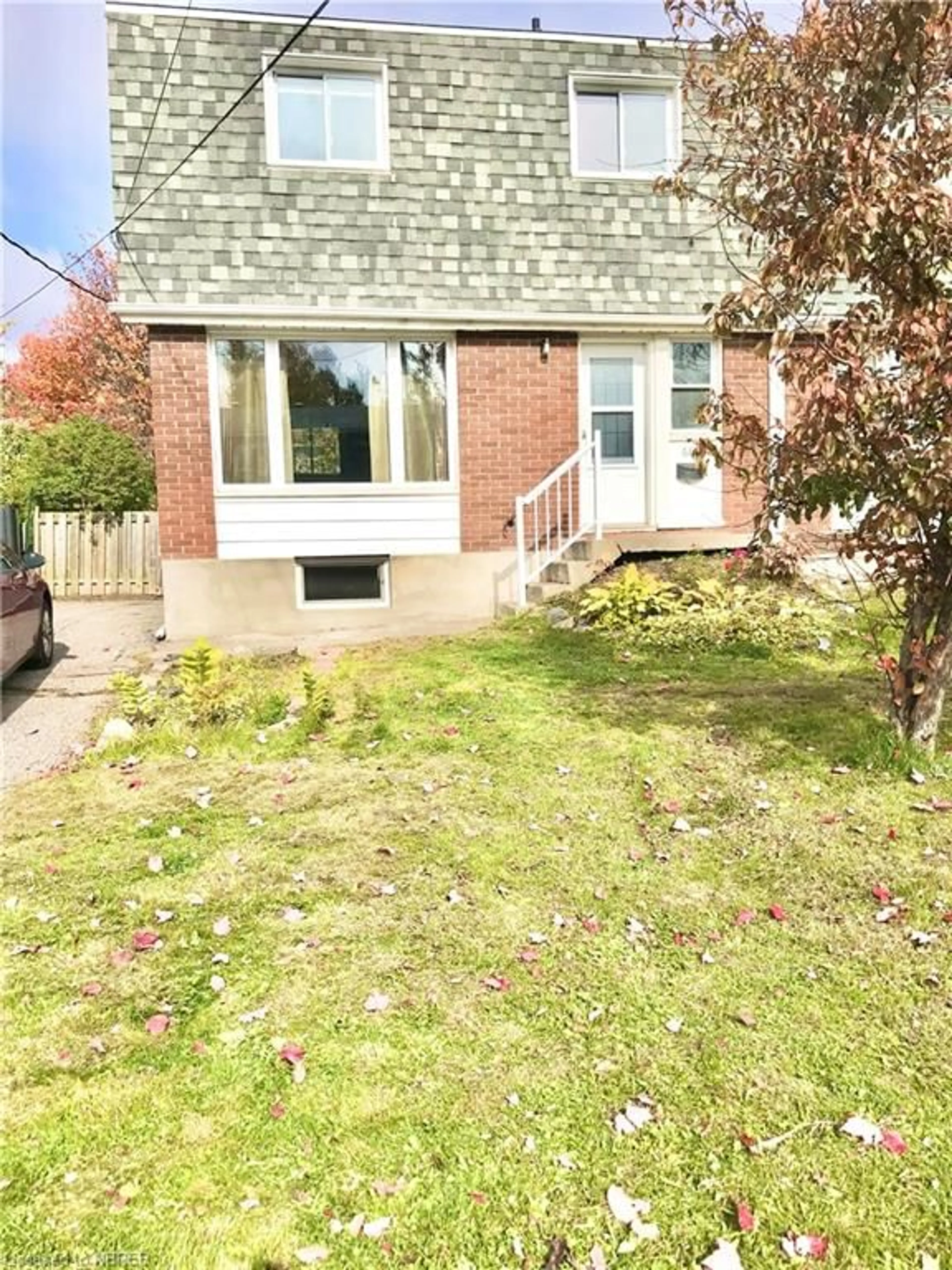 Frontside or backside of a home, cottage for 684 Dane Ave, North Bay Ontario P1B 7G7