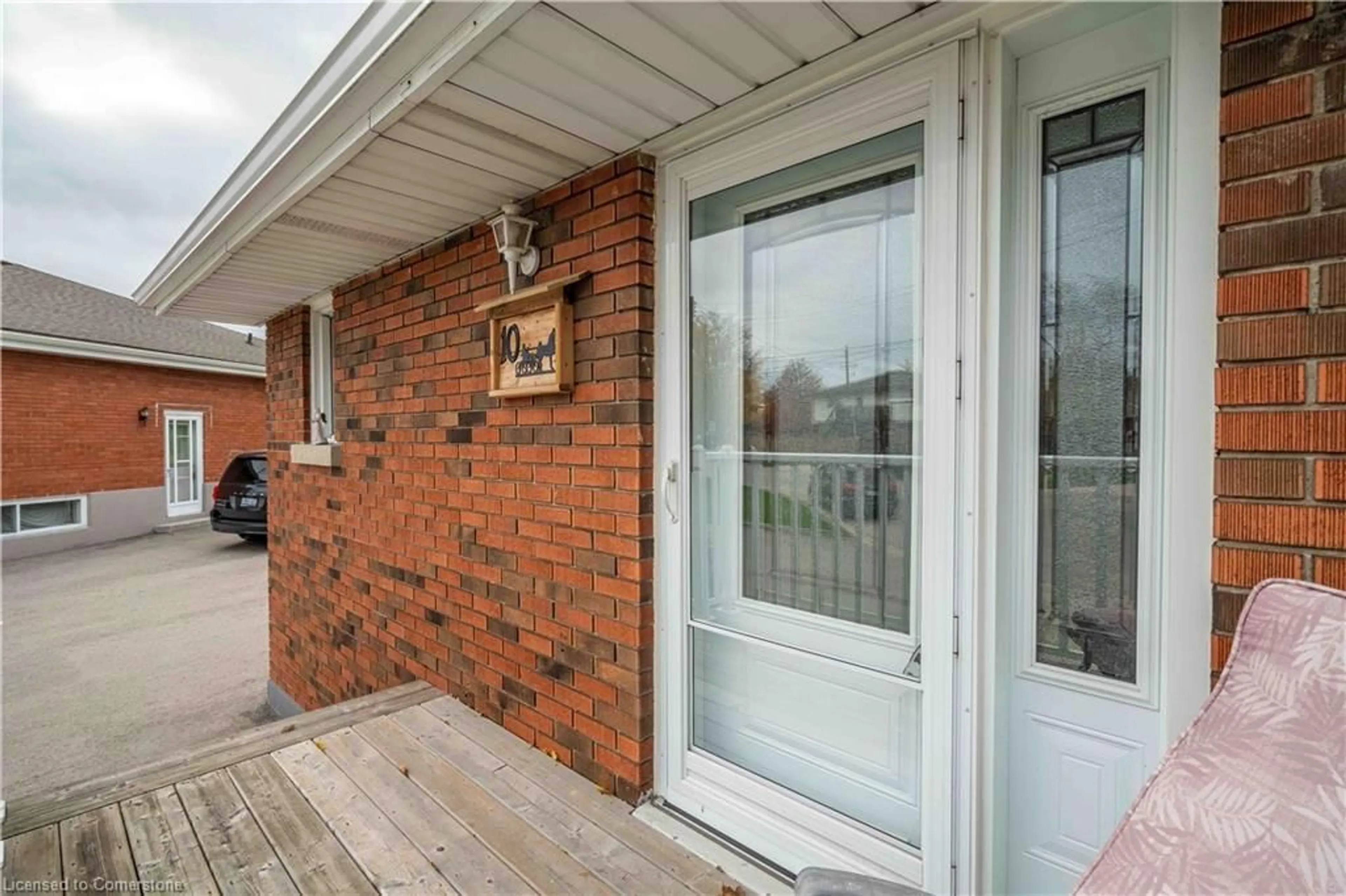 A pic from exterior of the house or condo, the street view for 10 Salmond Crt, Hamilton Ontario L8T 2J7