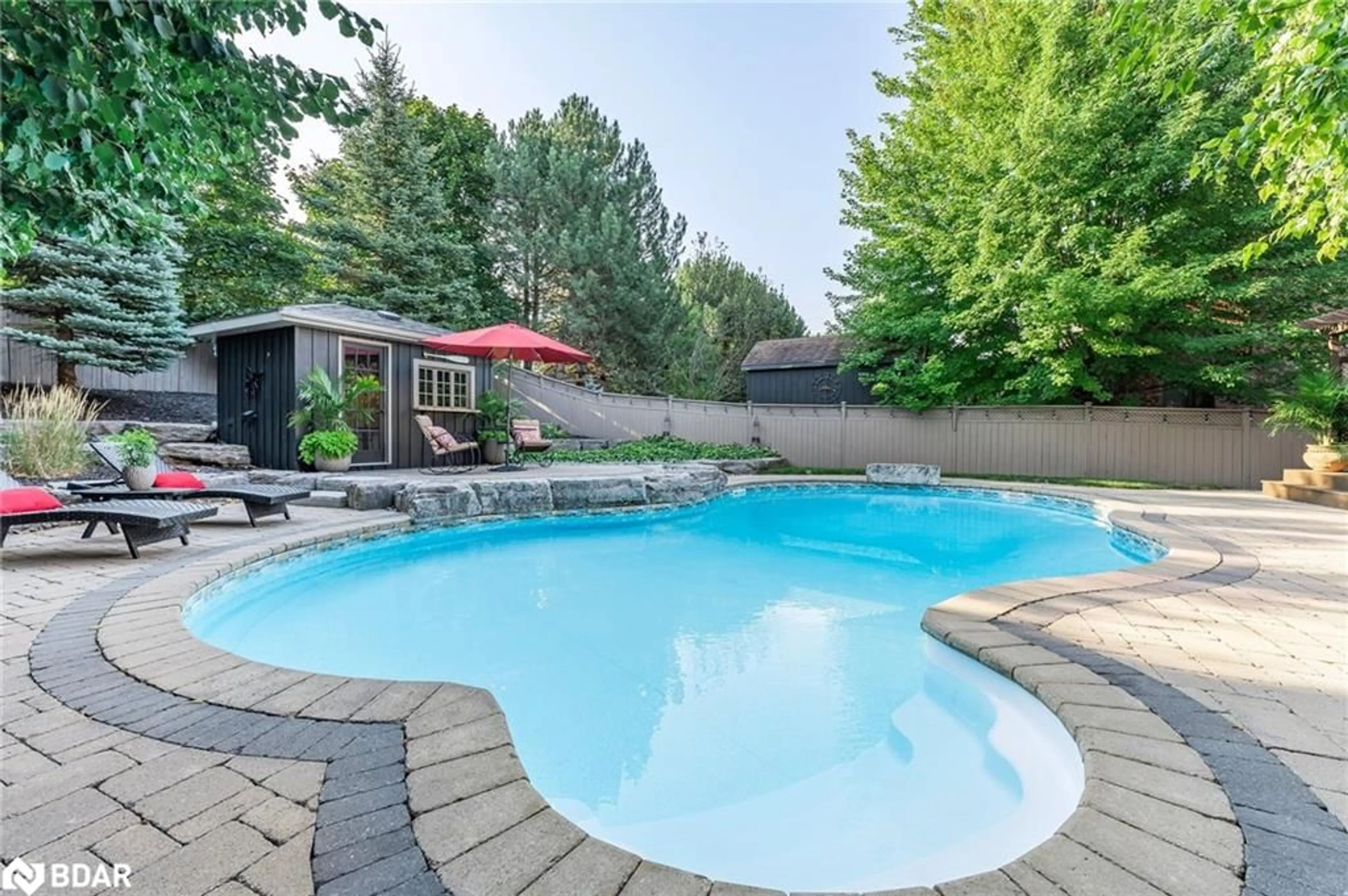 Indoor or outdoor pool for 15 Cityview Cir, Barrie Ontario L4N 7V2