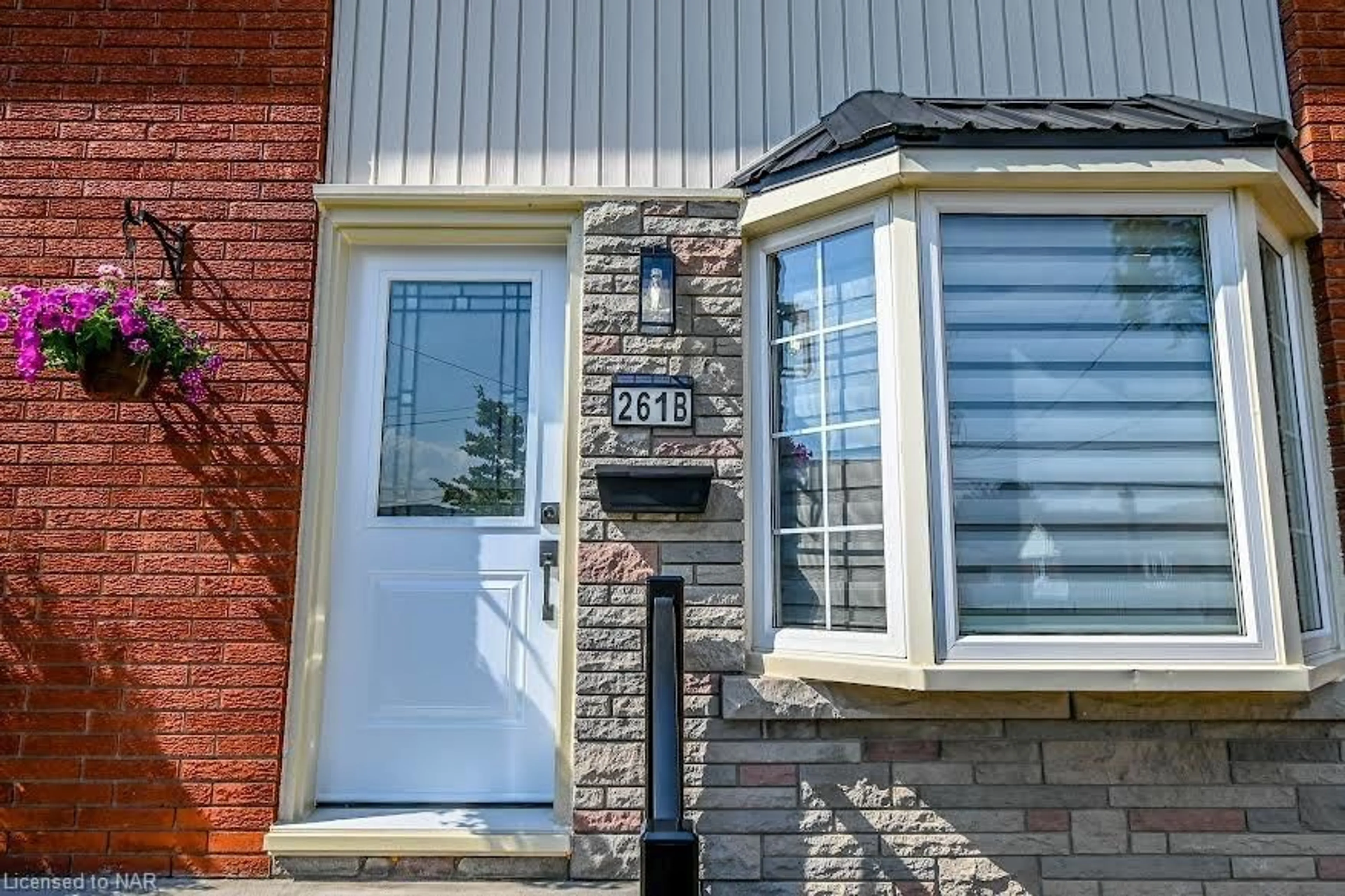 A pic from exterior of the house or condo, cottage for 261 Scott St #B, St. Catharines Ontario L2N 1H9