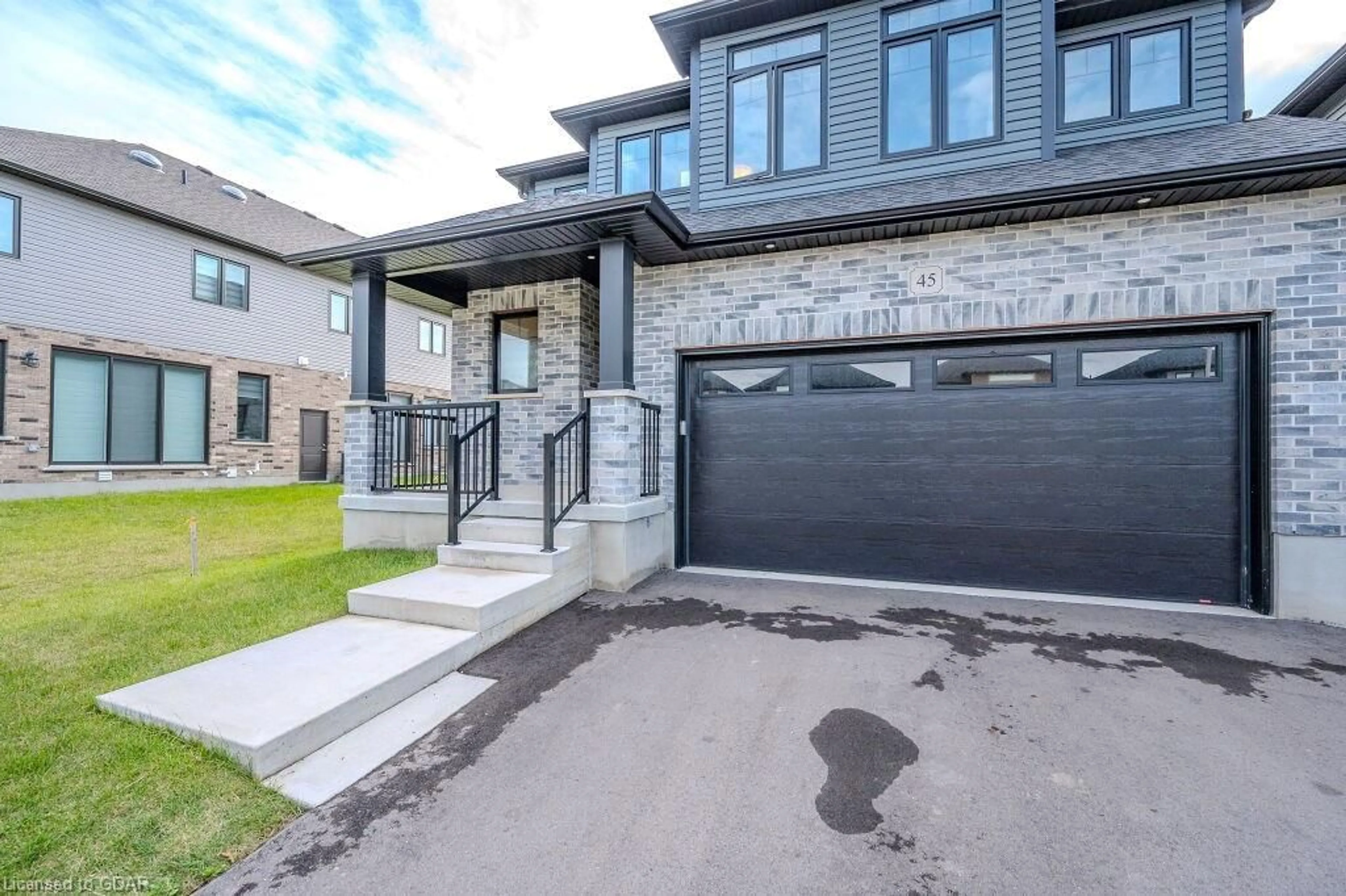 Frontside or backside of a home, the street view for 45 Queensgate Cres, Breslau Ontario N0B 1M0