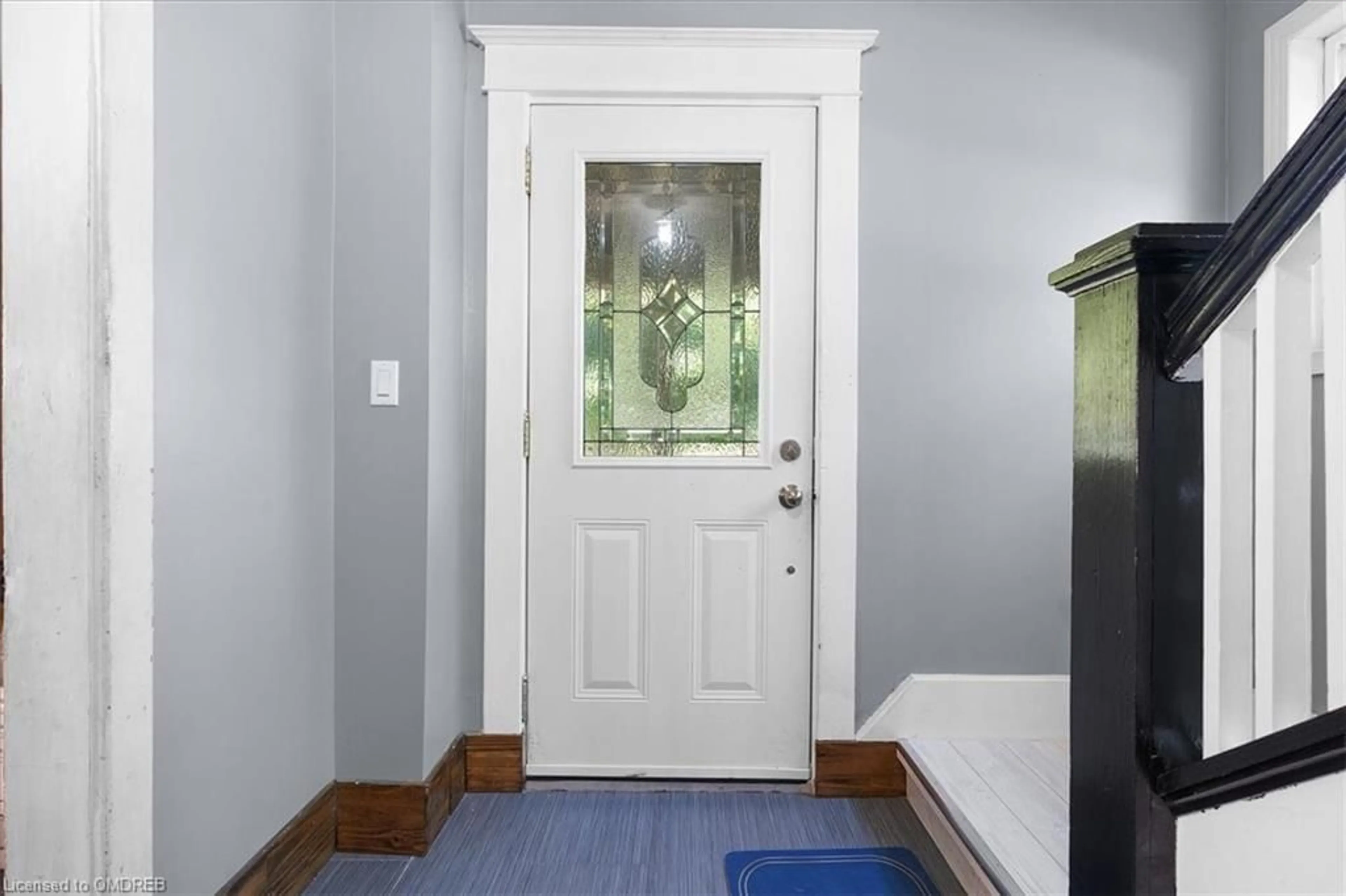 Indoor entryway, wood floors for 4113 Martin Road Rd, Vineland Ontario L0R 2C0