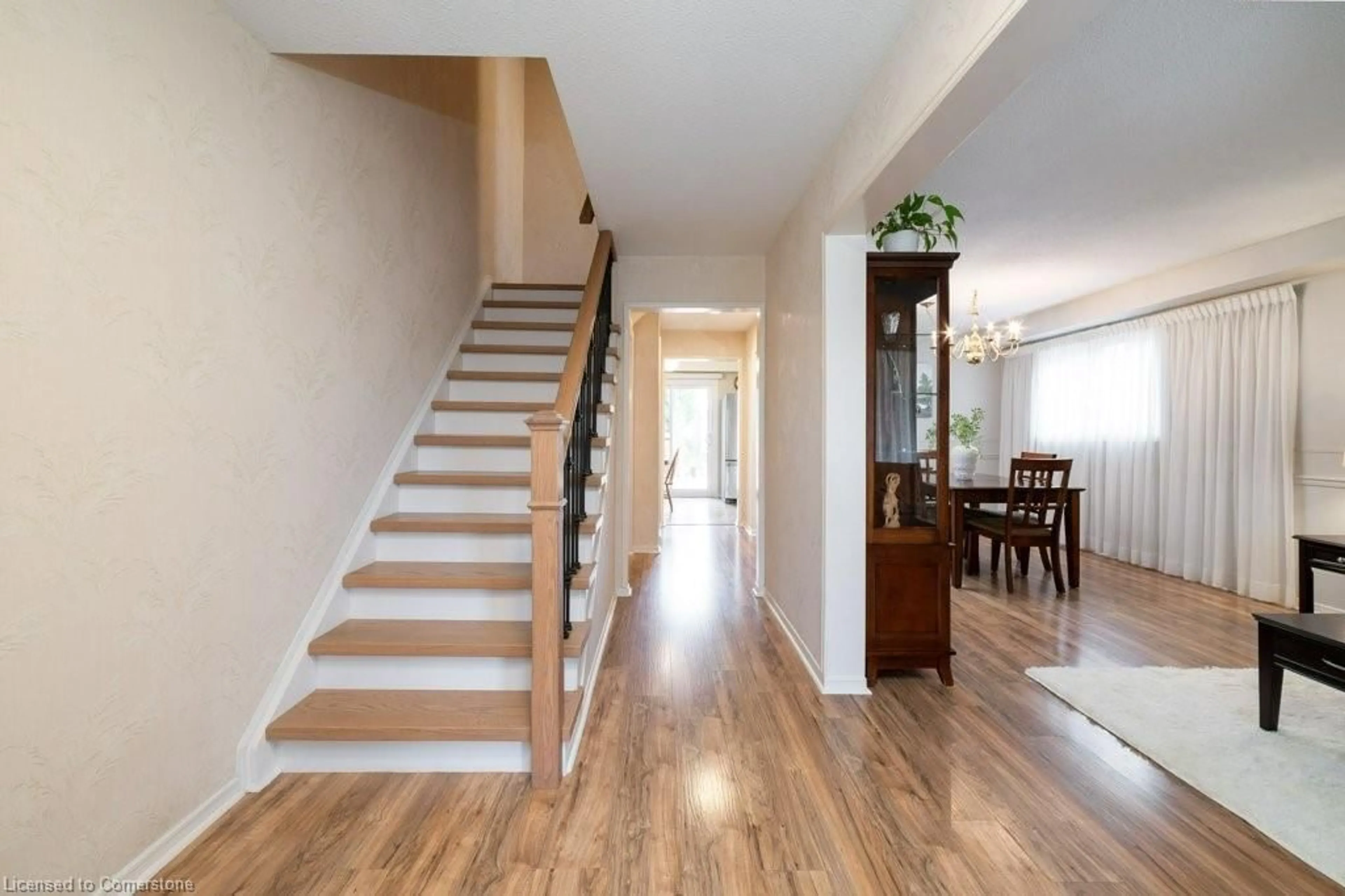 Indoor entryway, wood floors for 2470 Cobbinshaw Cir, Mississauga Ontario L5N 2G3