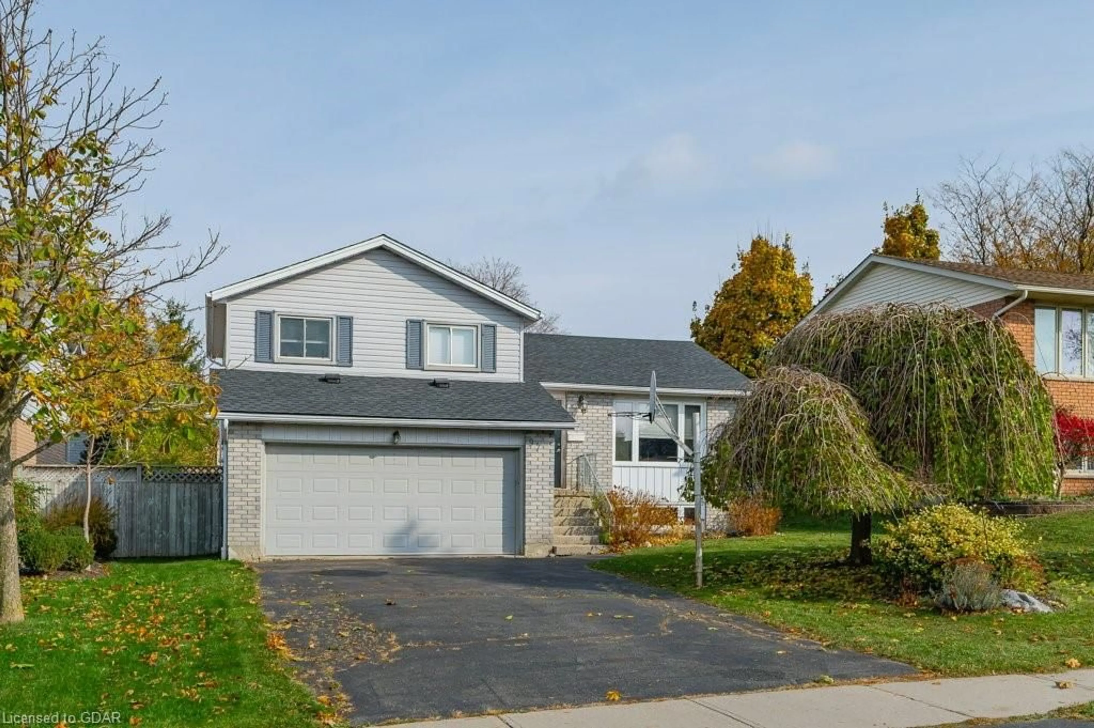 Frontside or backside of a home, the street view for 97 Pinnacle Cres, Guelph Ontario N1K 1P5