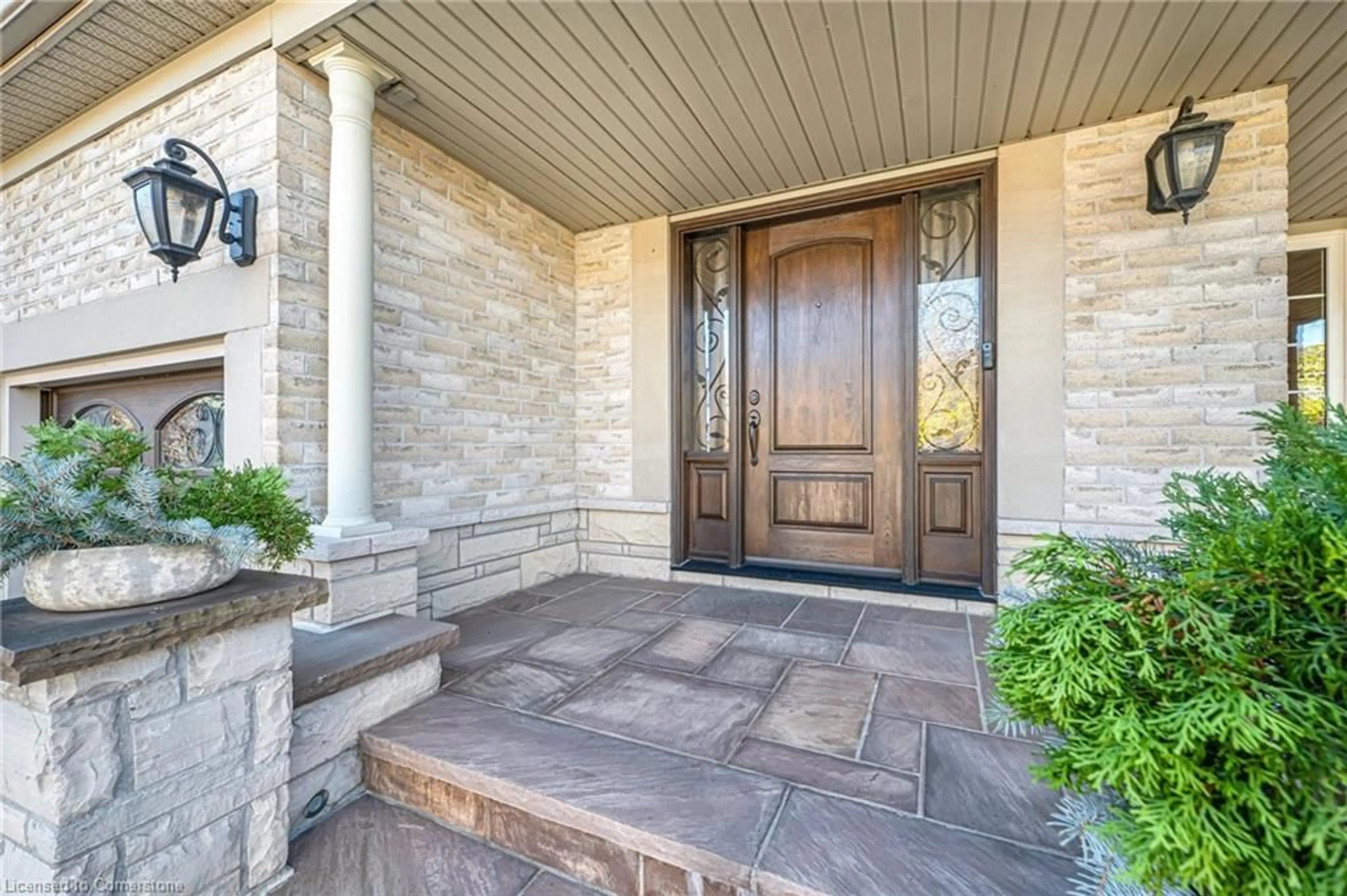 Indoor entryway, wood floors for 4272 Clubview Dr, Burlington Ontario L7M 4X1