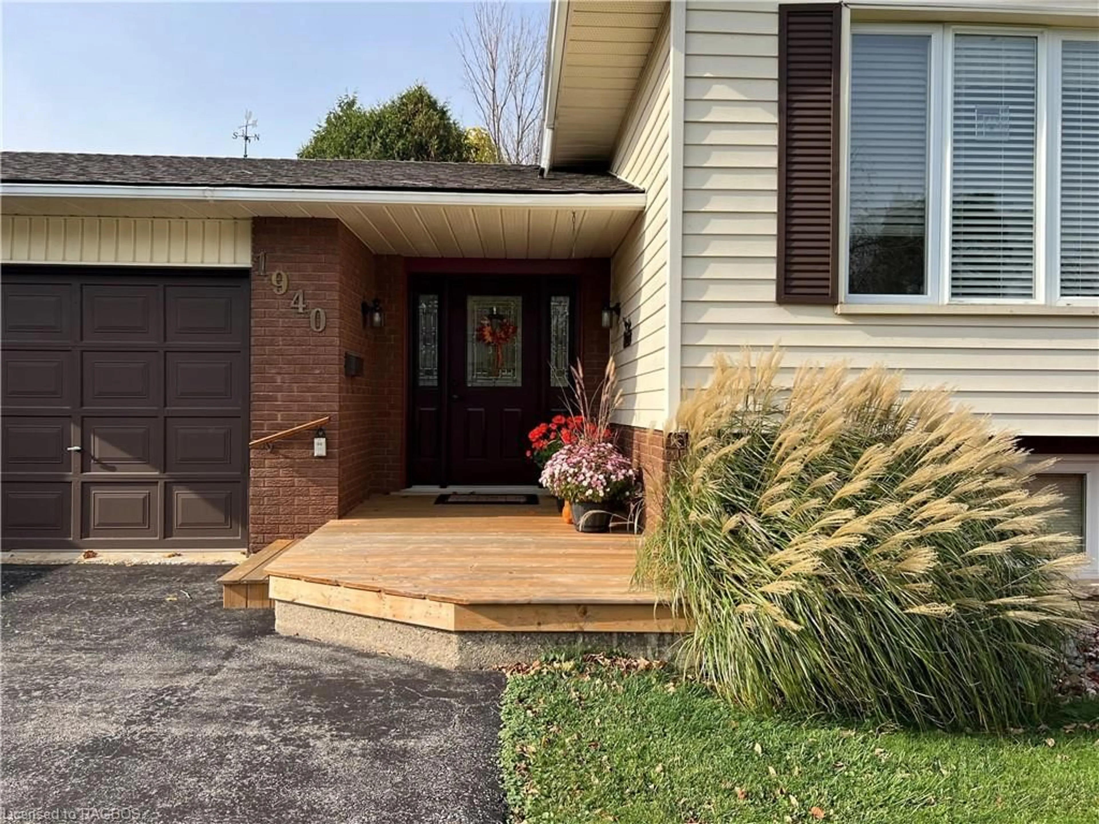 Home with brick exterior material for 1940 8th Ave, Owen Sound Ontario N4K 3C3