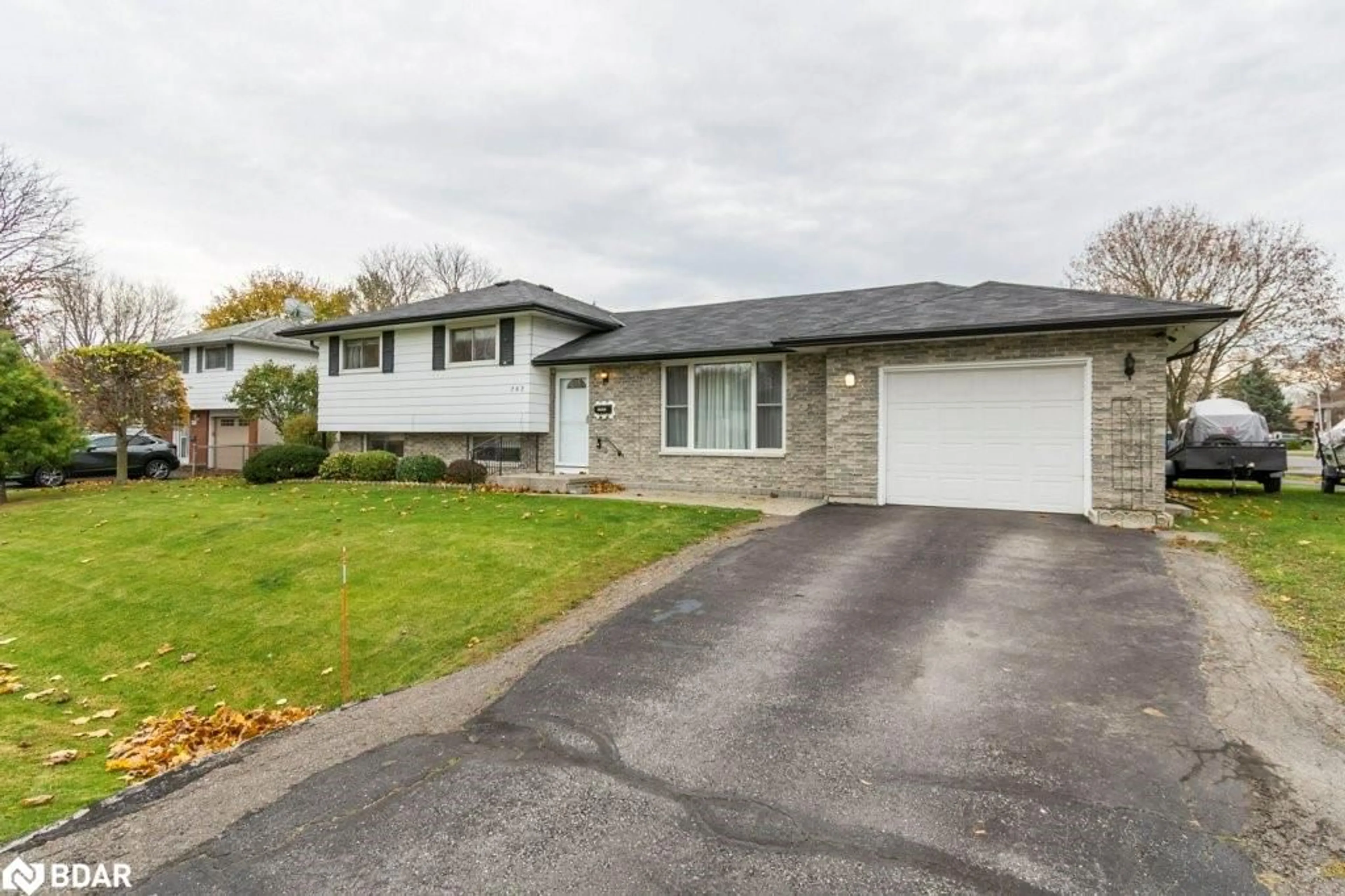 Frontside or backside of a home, the street view for 262 Barrett Blvd, Napanee Ontario K7G 1G7