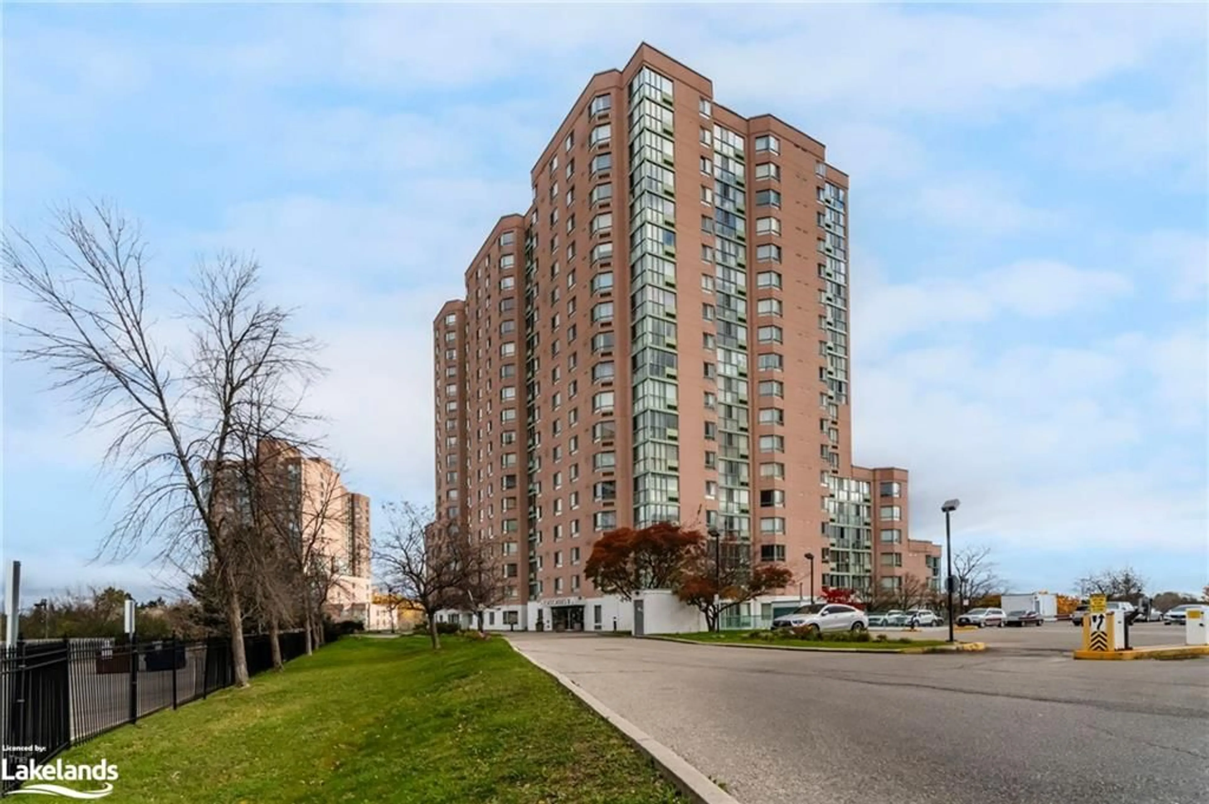 A pic from exterior of the house or condo, the front or back of building for 41 Markbrook Lane #614, Etobicoke Ontario M9V 5E6