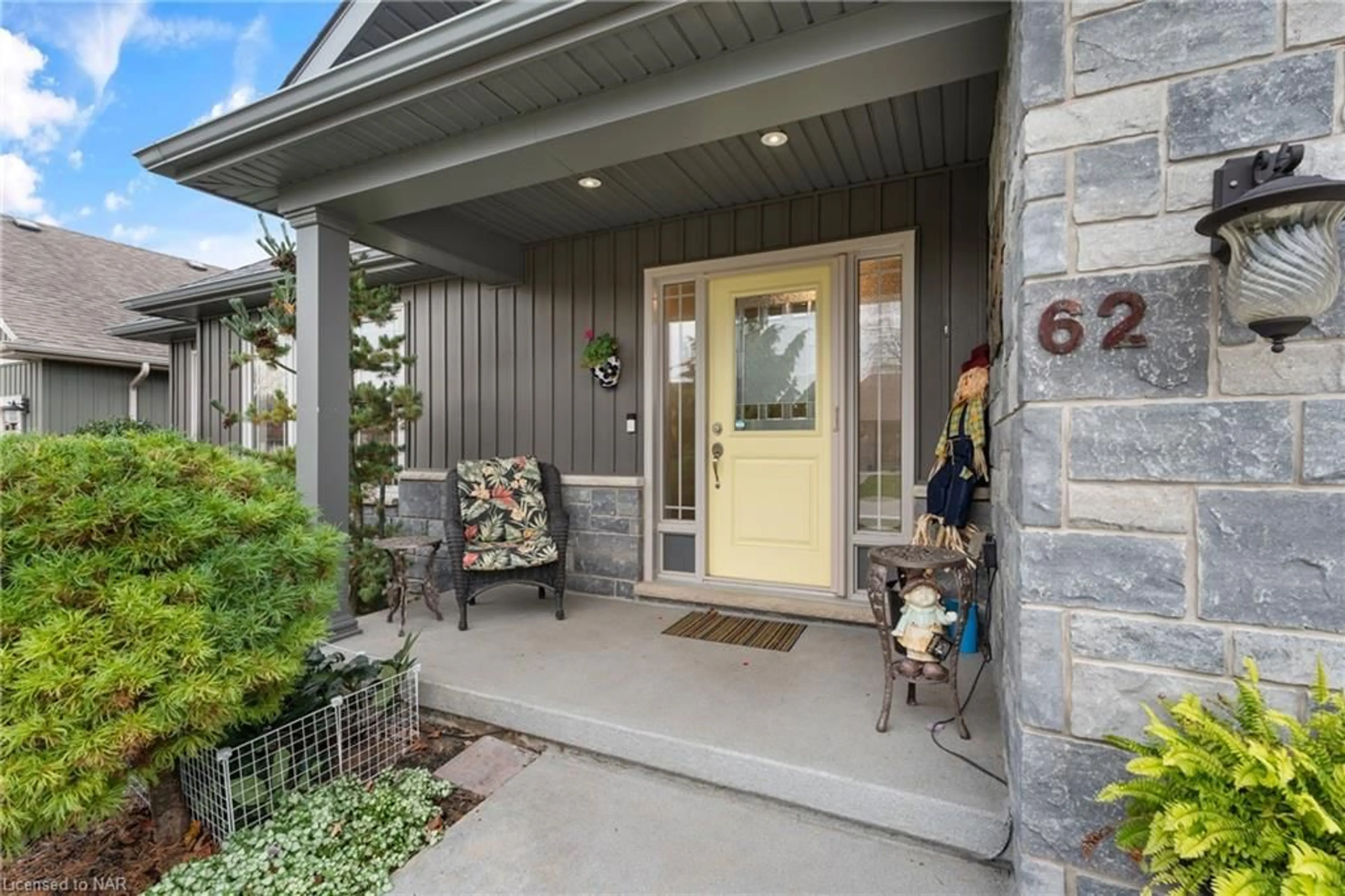 Indoor entryway, wood floors for 62 Postma Dr, Dunnville Ontario N1A 0B2