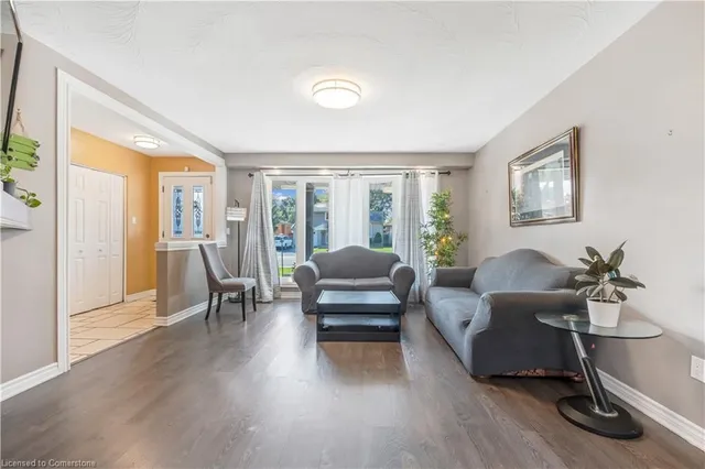 Additional property image - 6 Rideau Cres