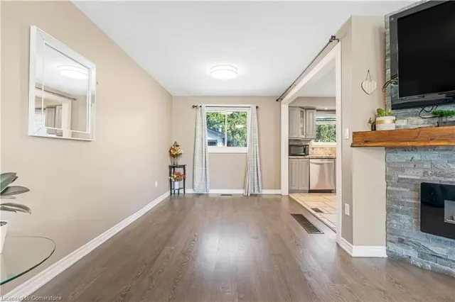 Additional property image - 6 Rideau Cres