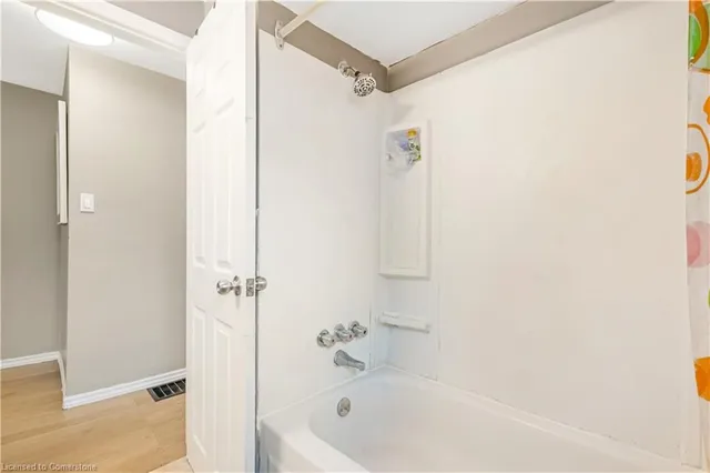 Additional property image - 6 Rideau Cres