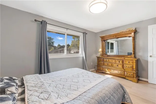Additional property image - 6 Rideau Cres