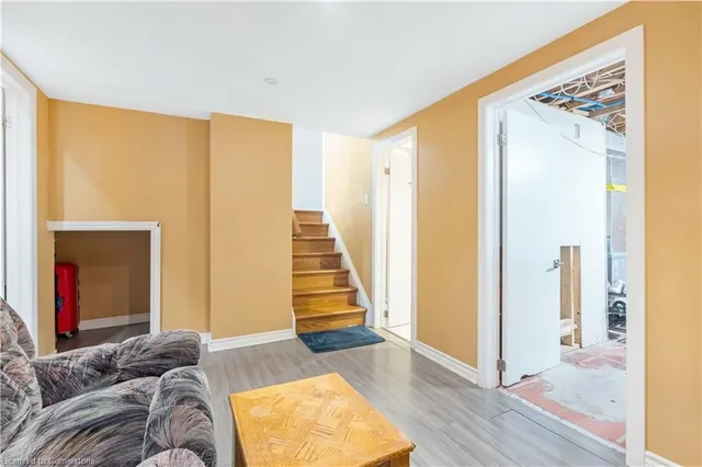 Additional property image - 6 Rideau Cres