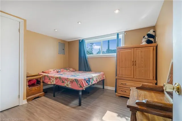 Additional property image - 6 Rideau Cres