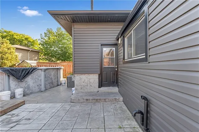 Additional property image - 6 Rideau Cres