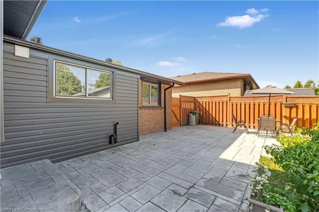 Additional property image - 6 Rideau Cres