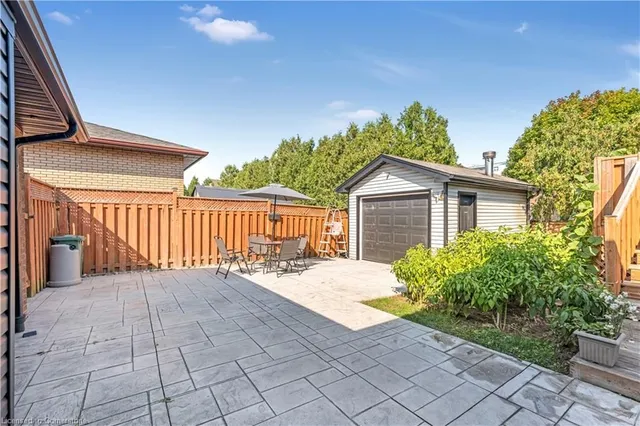 Additional property image - 6 Rideau Cres