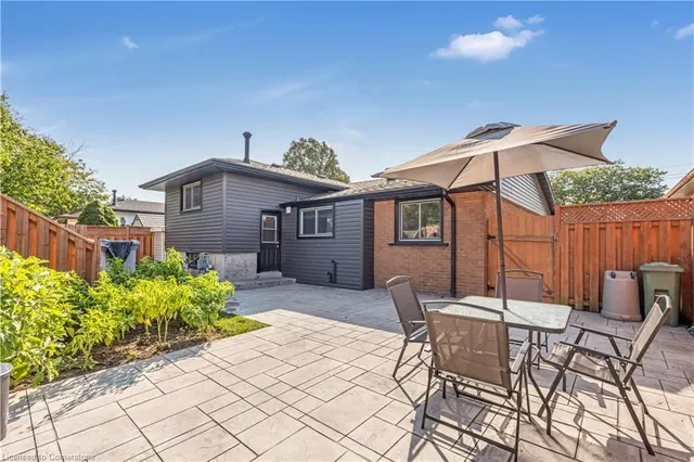 Additional property image - 6 Rideau Cres
