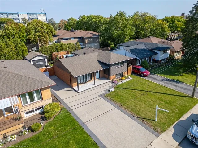 Additional property image - 6 Rideau Cres