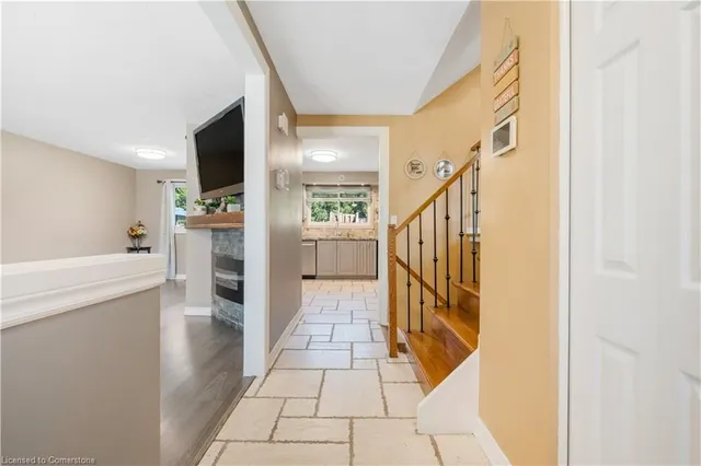 Additional property image - 6 Rideau Cres