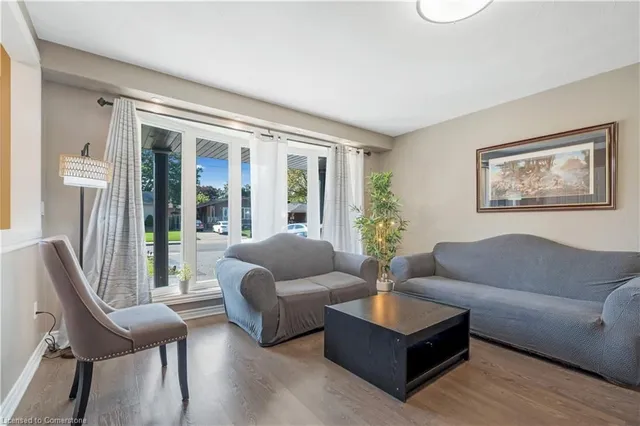 Additional property image - 6 Rideau Cres