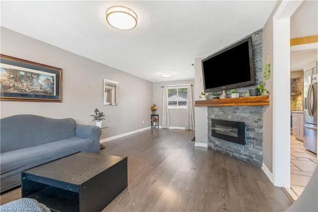 Additional property image - 6 Rideau Cres