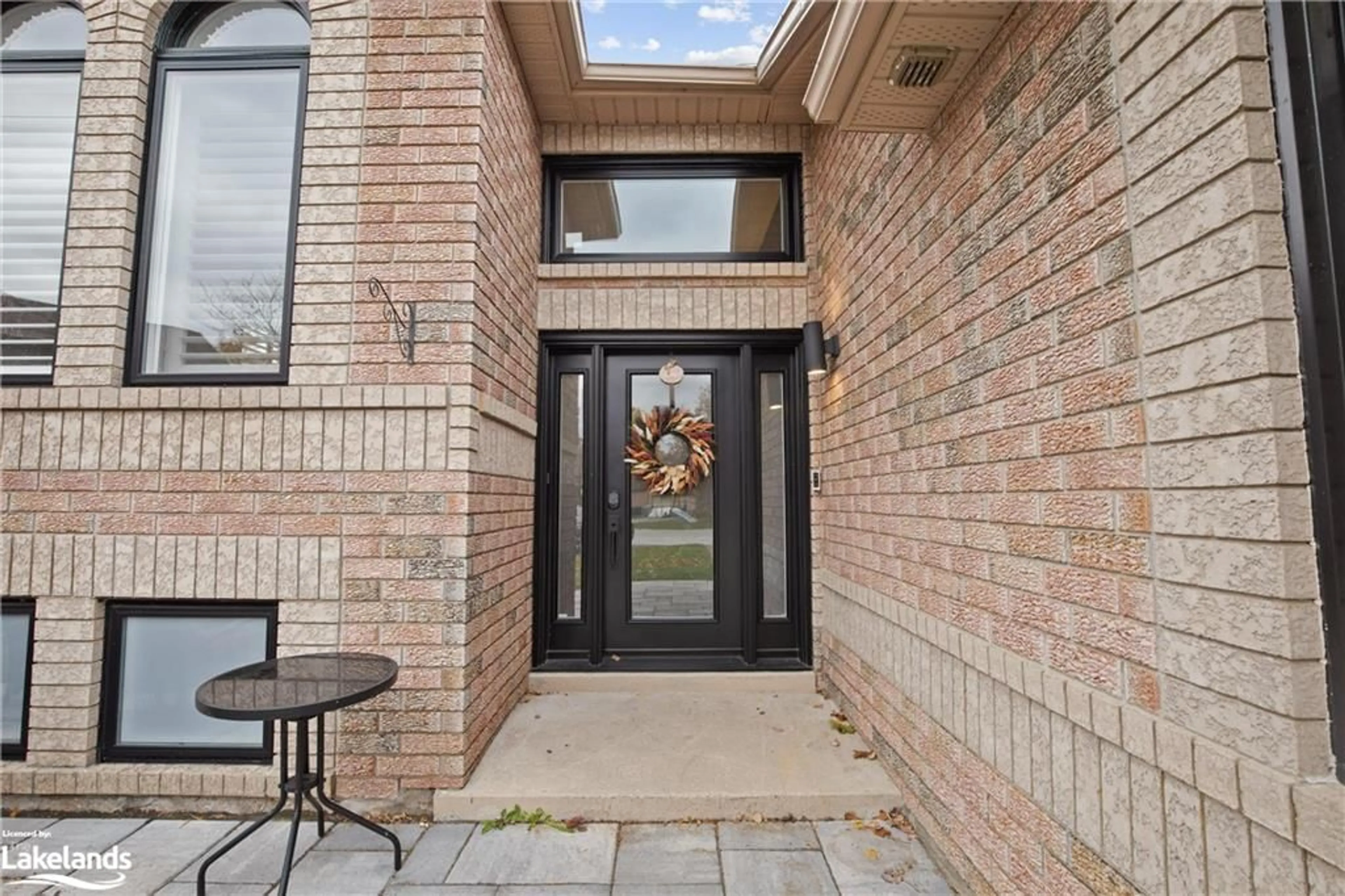 Indoor entryway, ceramic floors for 104 Fernbrook Dr, Wasaga Beach Ontario L9Z 1G6