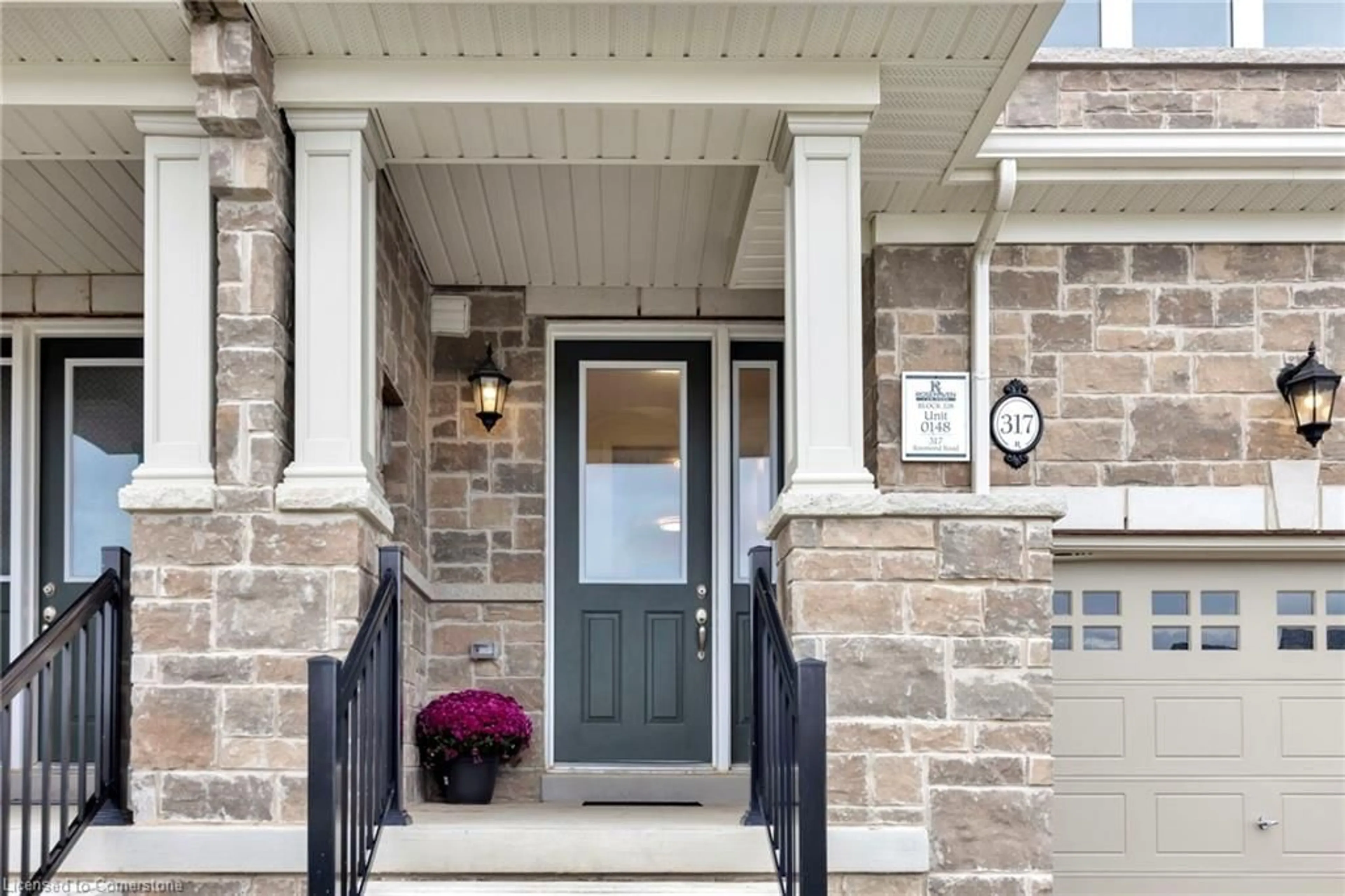 Indoor entryway, wood floors for 317 Raymond Rd, Ancaster Ontario L9K 0G8