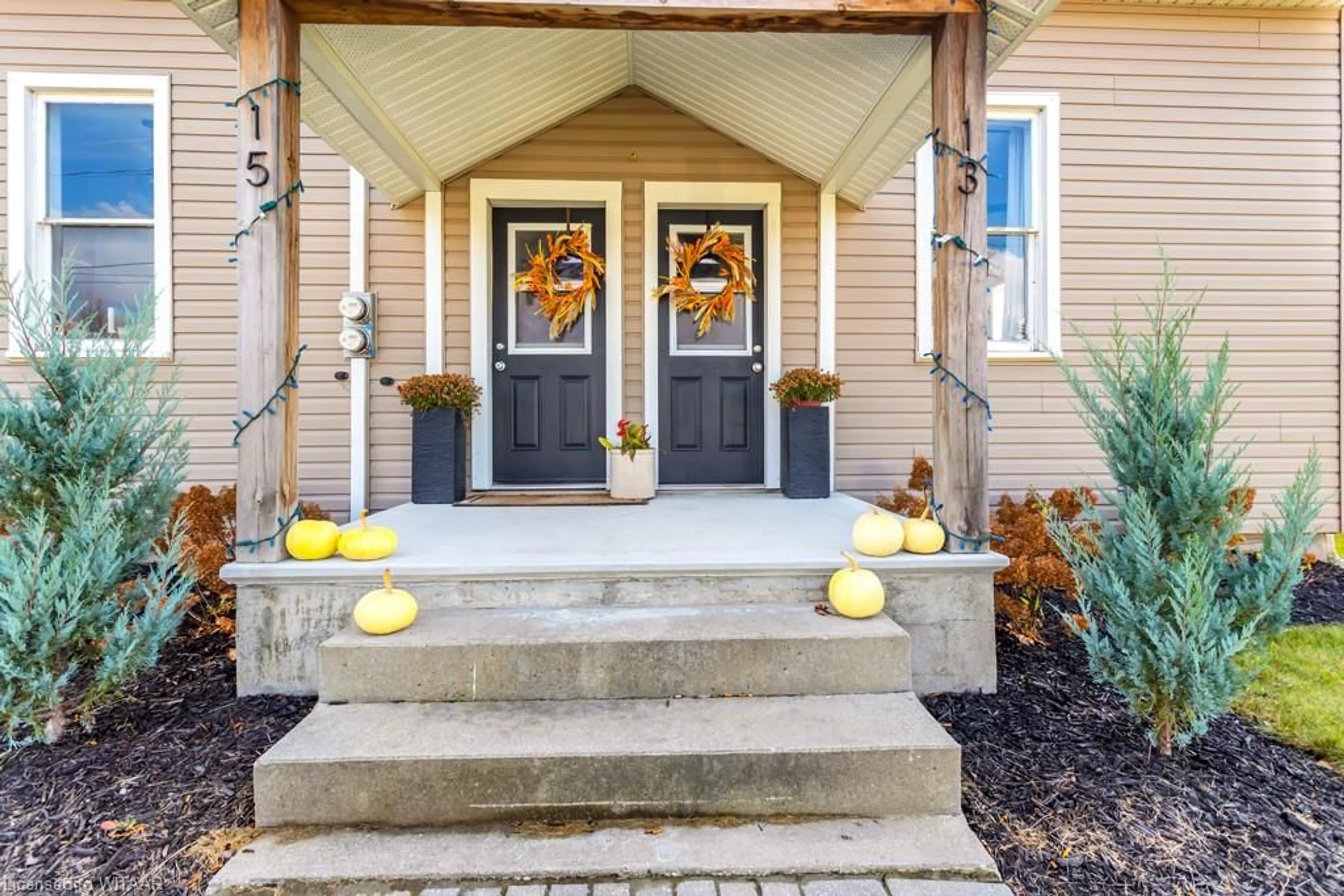 Indoor entryway, wood floors for 13 - 15 Barker St, Tillsonburg Ontario N4G 1E4