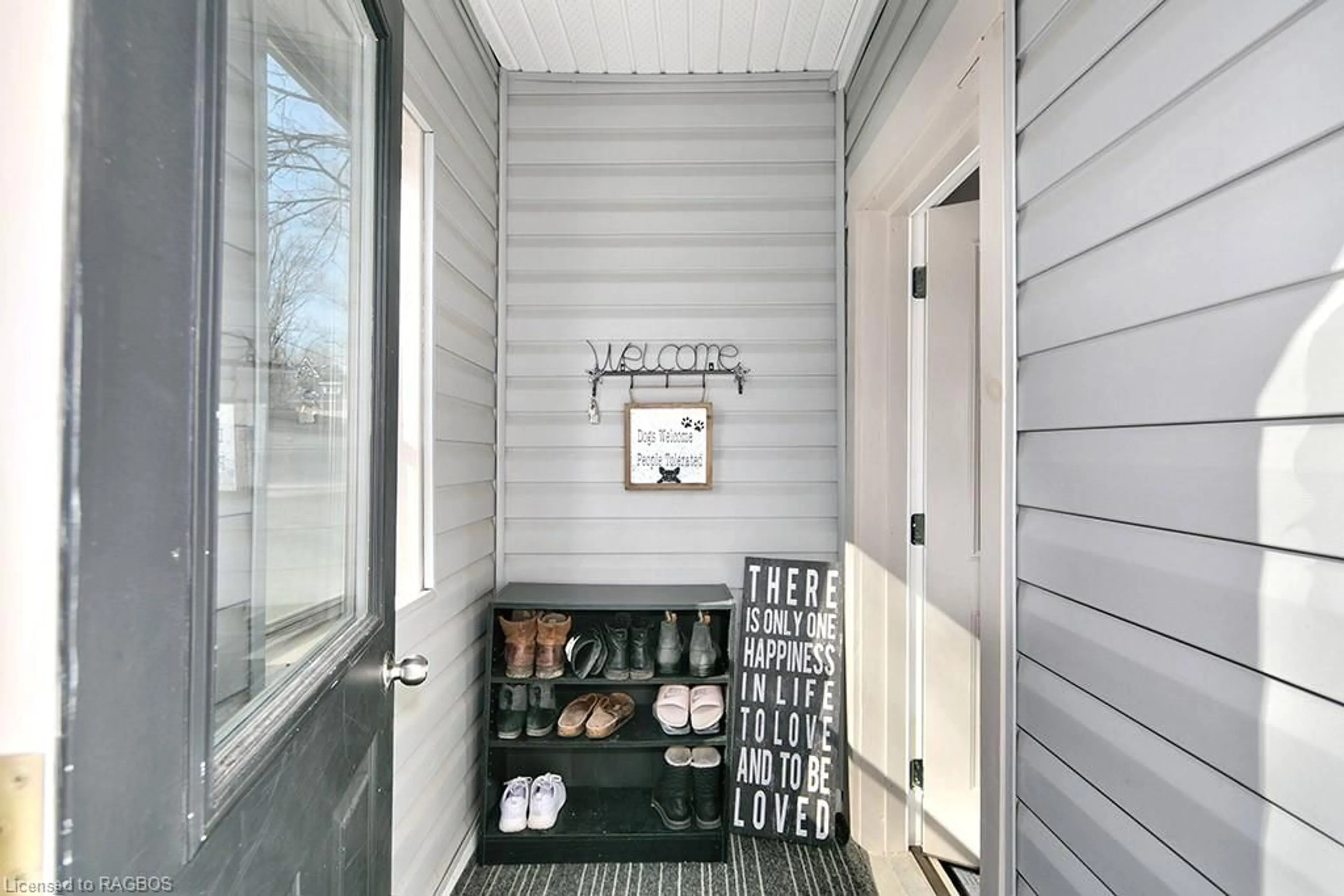 Indoor entryway, wood floors for 54 Mark St, Markdale Ontario N0C 1H0