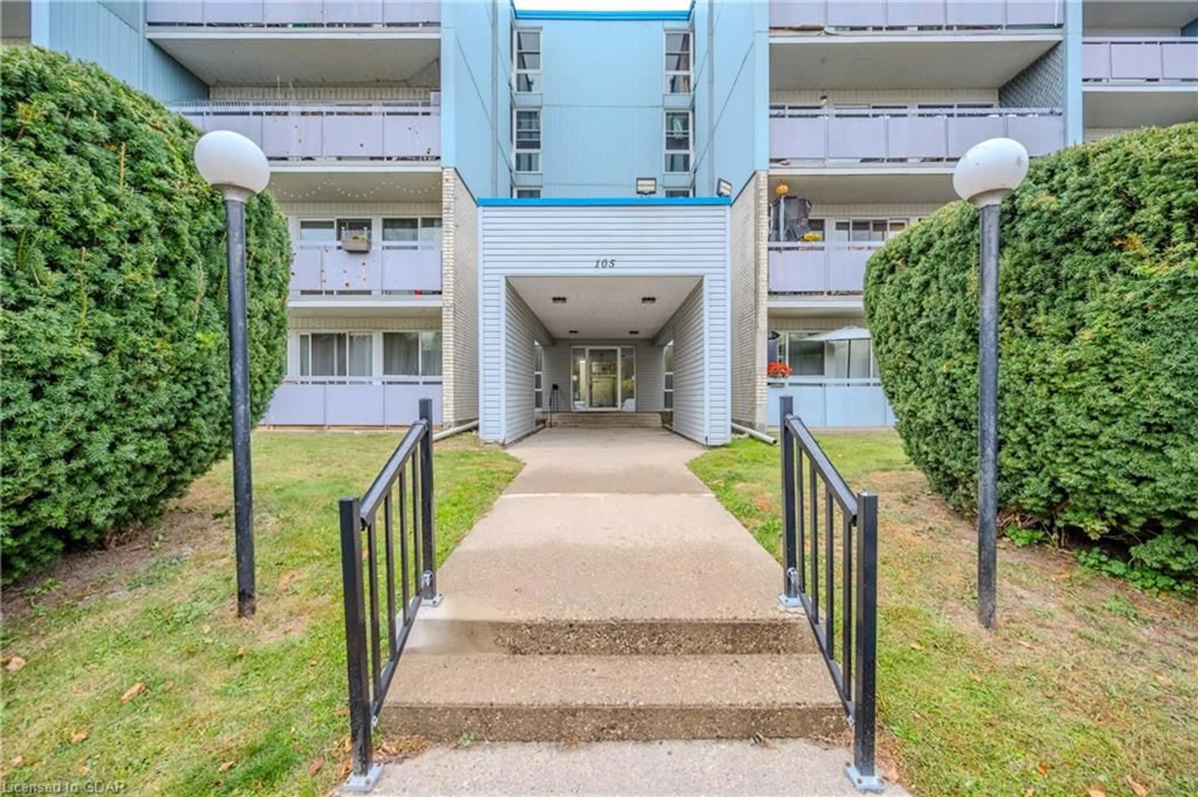A pic from exterior of the house or condo, the front or back of building for 105 Conroy Cres #312, Guelph Ontario N1G 2V5