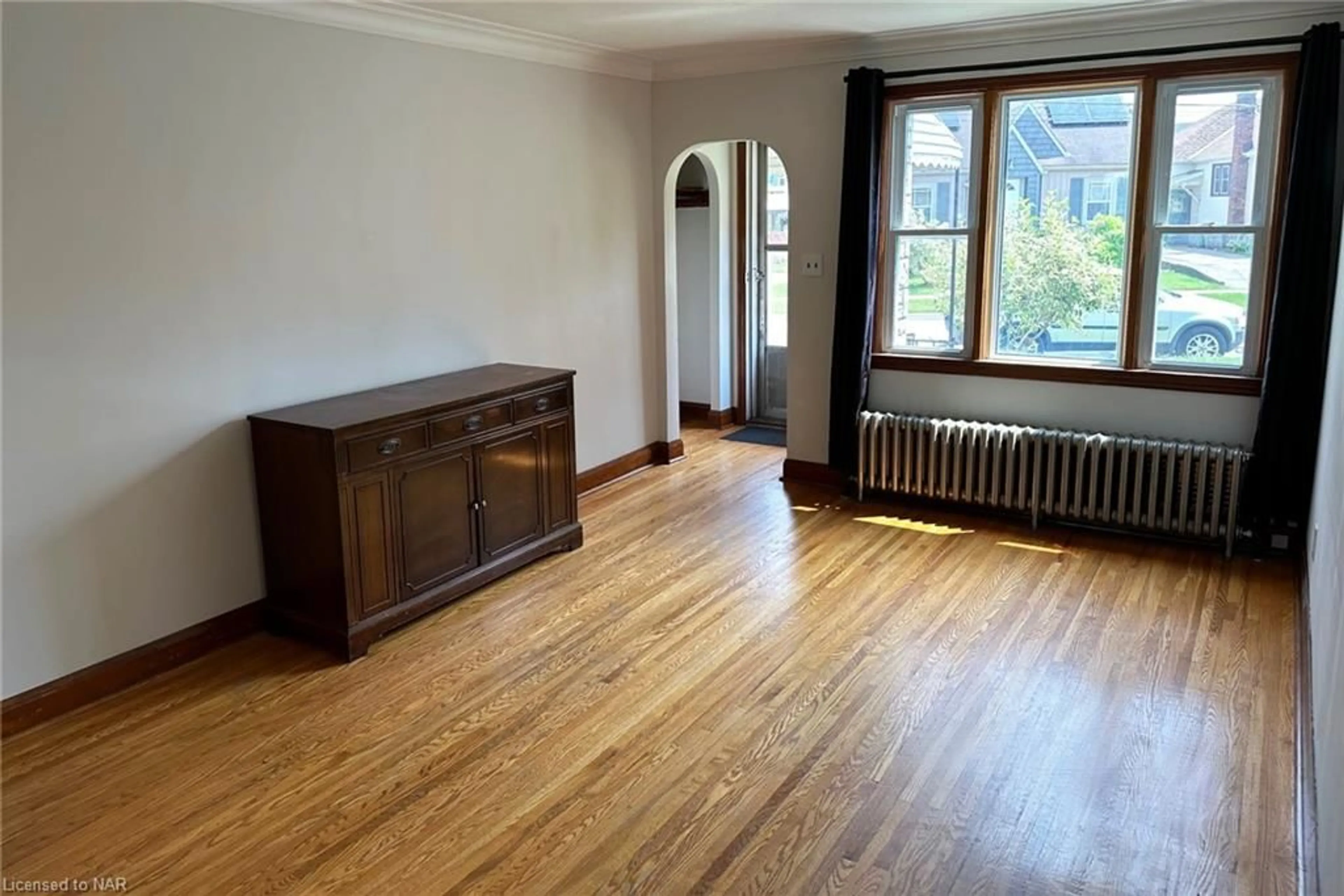 A pic of a room, wood floors for 13 Garnet St, St. Catharines Ontario L2M 5E6