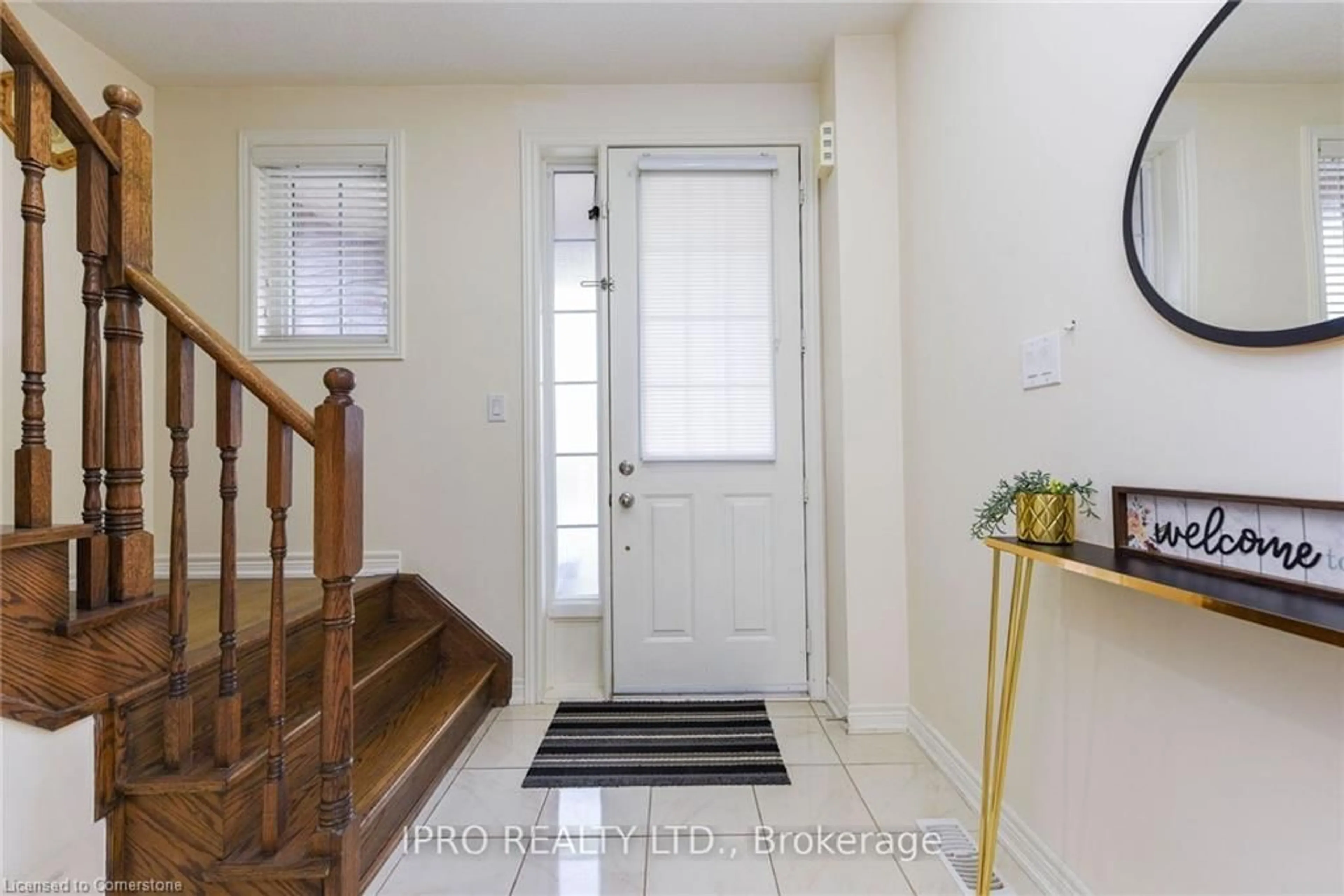 Indoor entryway, wood floors for 69 Vezna Cres, Brampton Ontario L6X 5K4