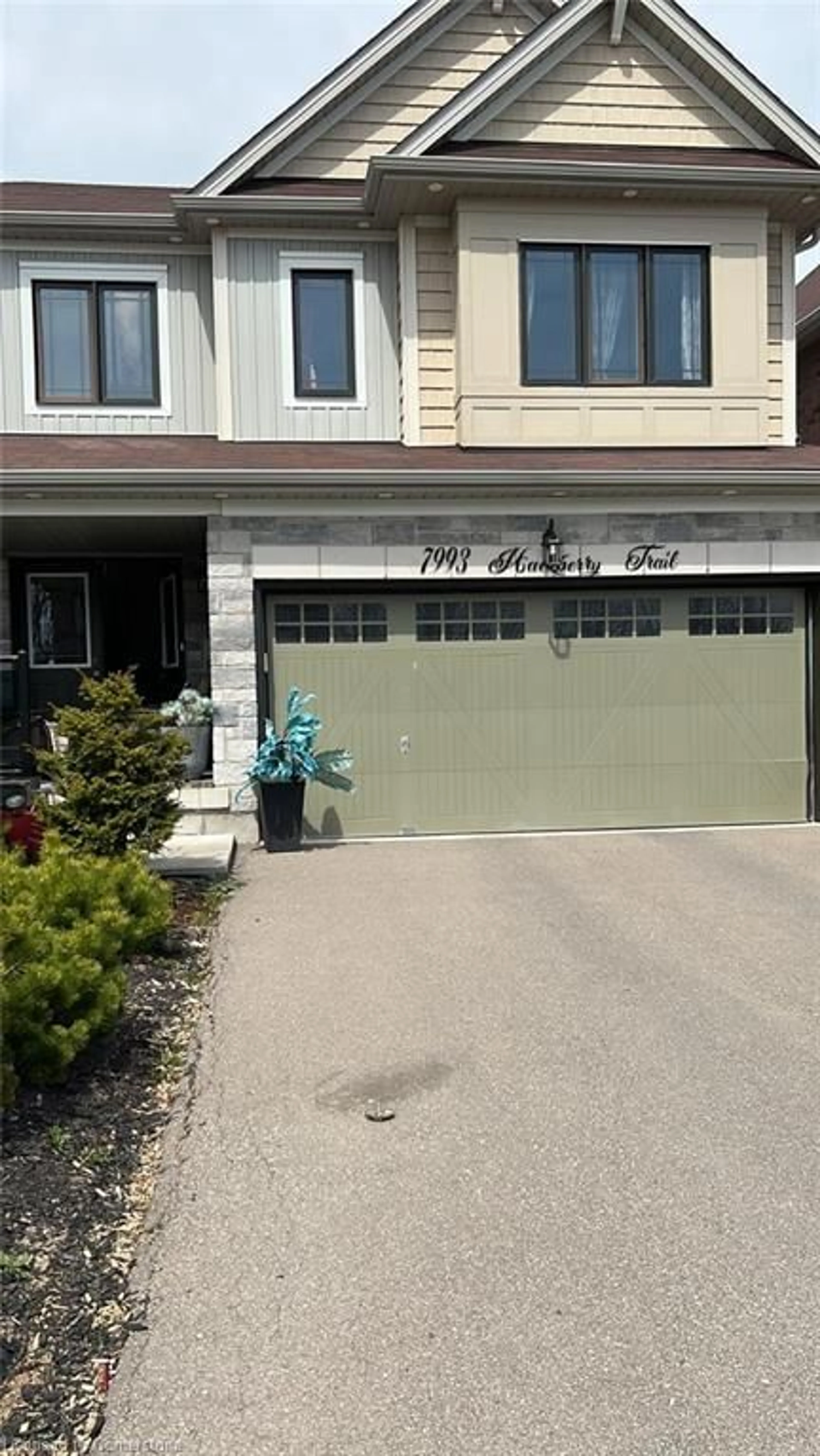 A pic from exterior of the house or condo, the street view for 7993 Hackberry Trail, Niagara Falls Ontario L2H 2Y6