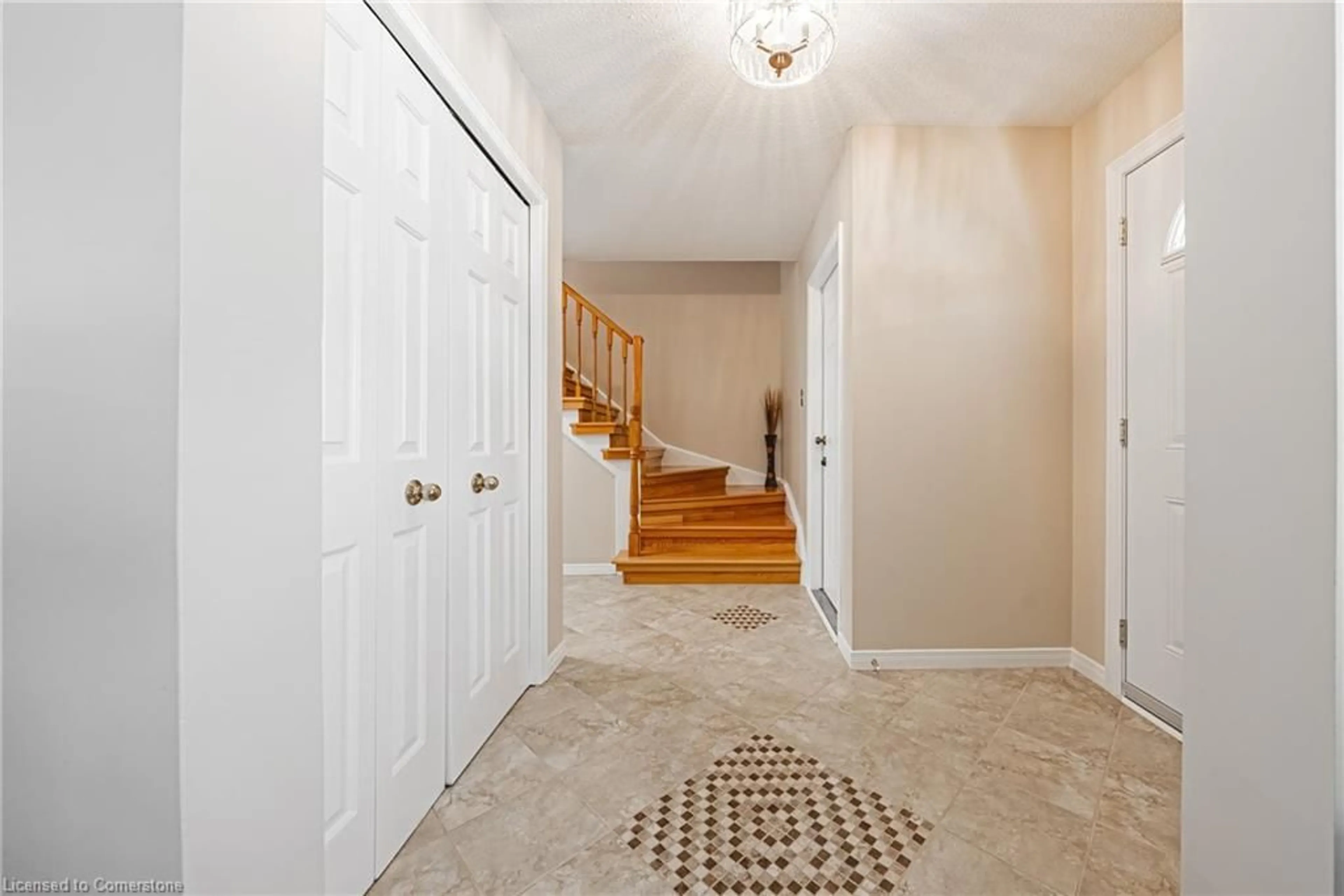 Indoor foyer, carpet floors for 27 Westchester Dr, Kitchener Ontario N2B 3T1