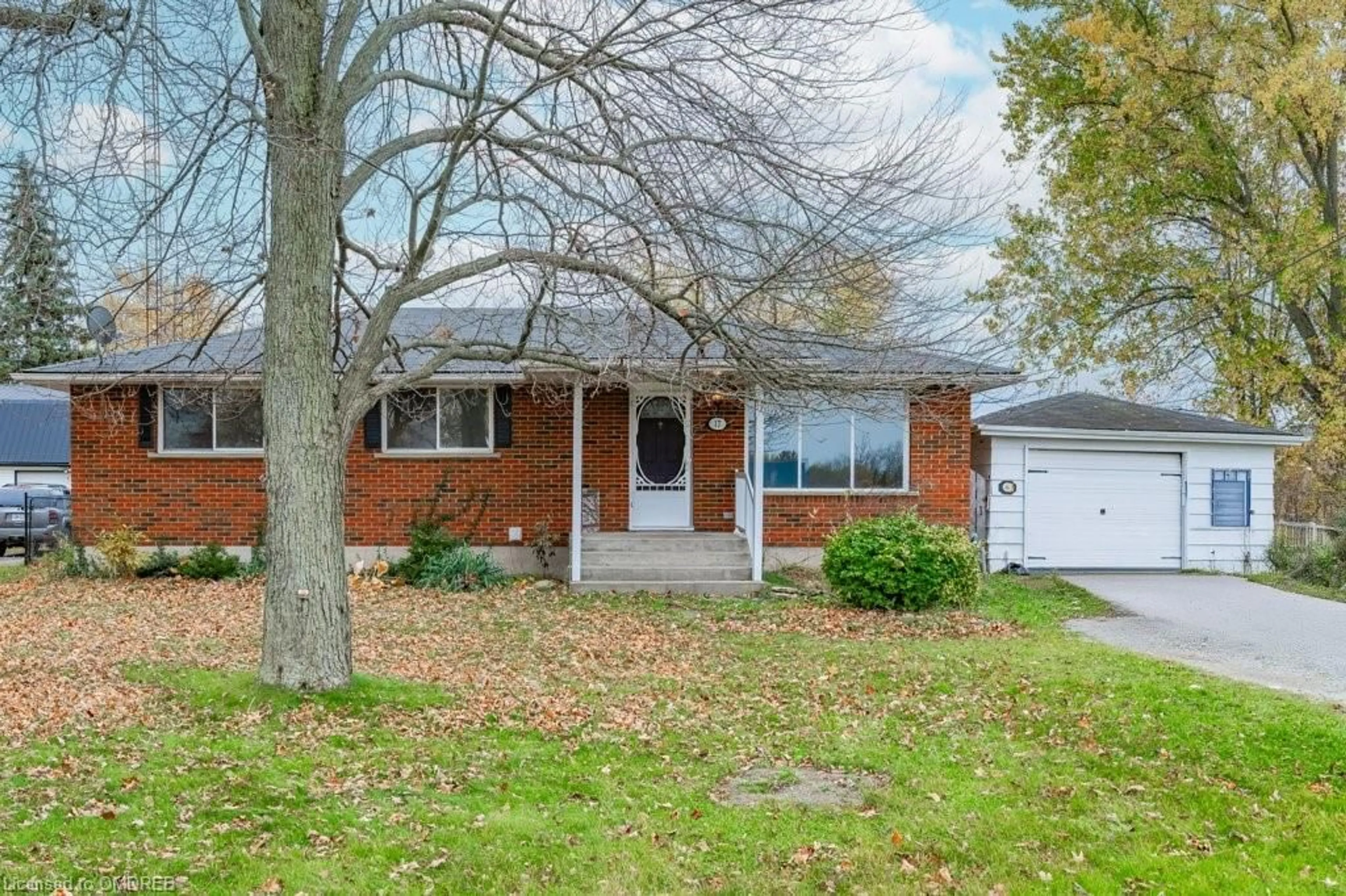 Home with brick exterior material for 17 Joseph St, Cayuga Ontario N0A 1E0