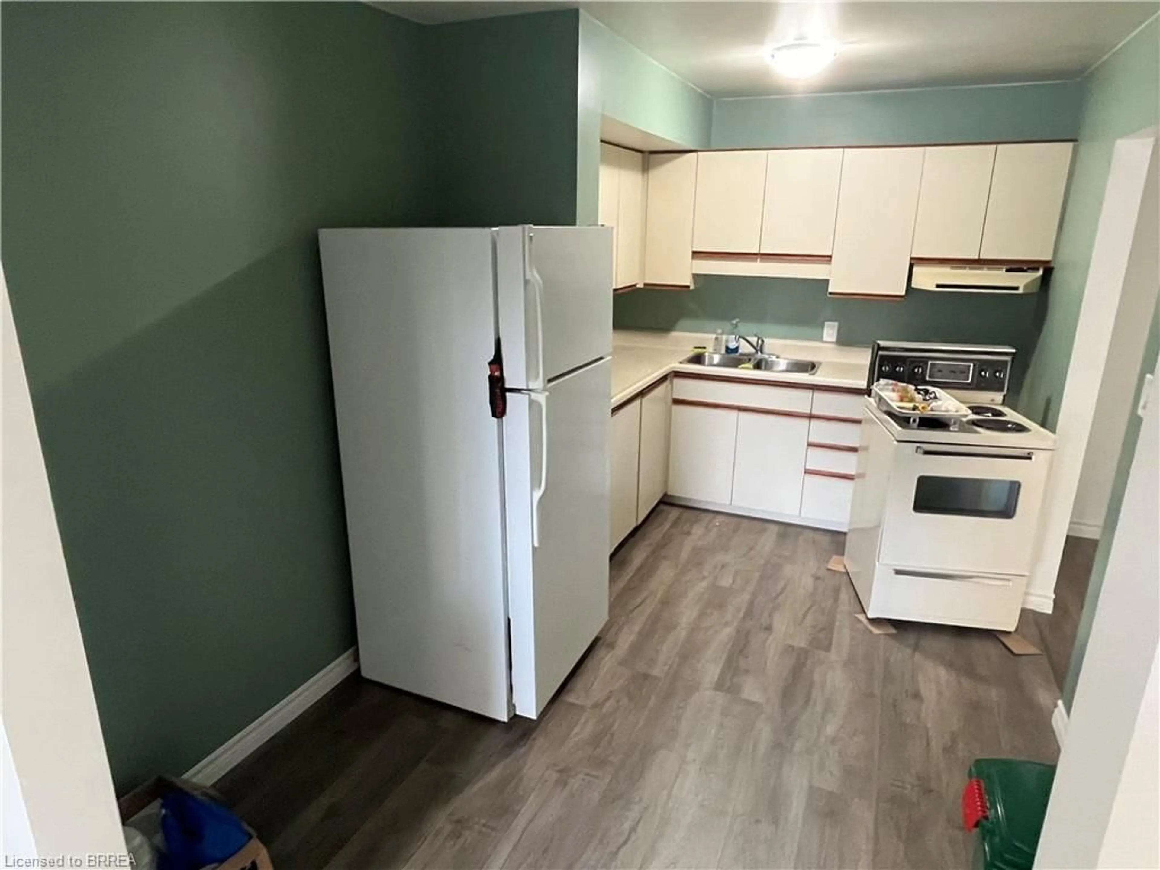 Standard kitchen, wood floors, cottage for 24 Eddy Ave, Brantford Ontario N3R 2M6