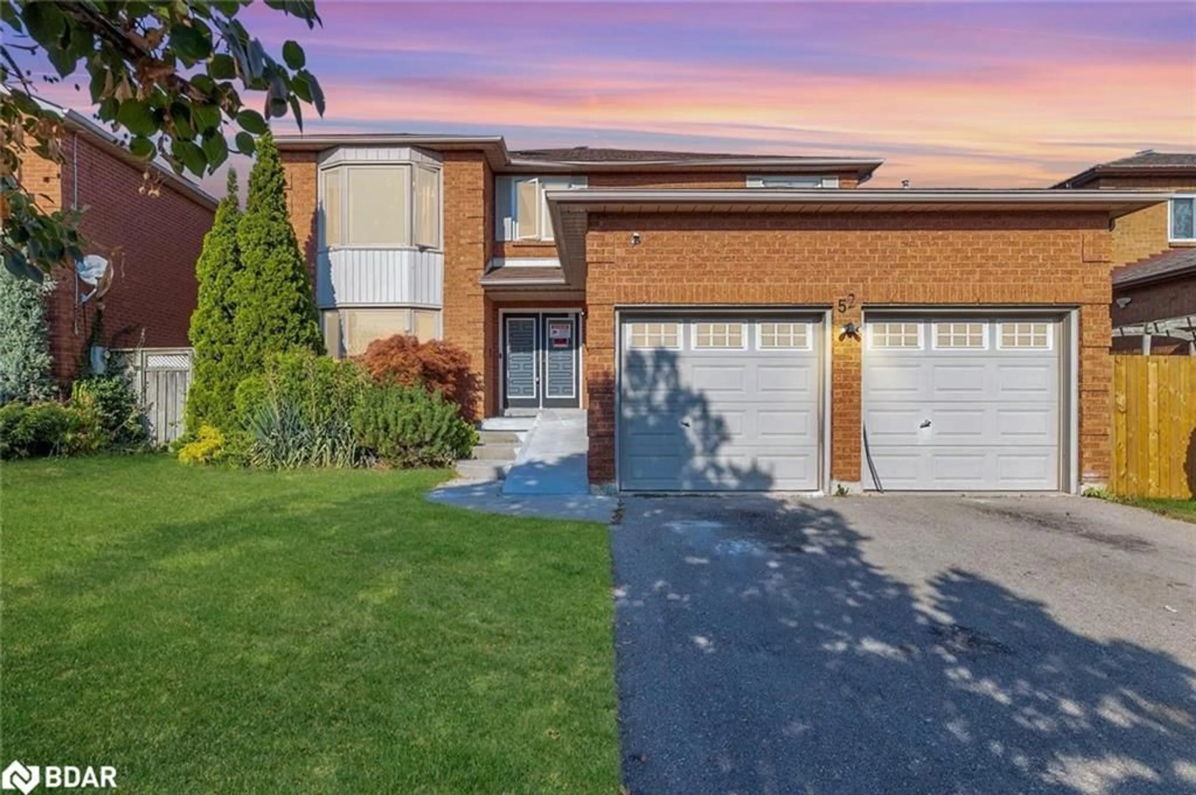 Home with brick exterior material for 52 Settler Crt, Brampton Ontario L6Z 4L7