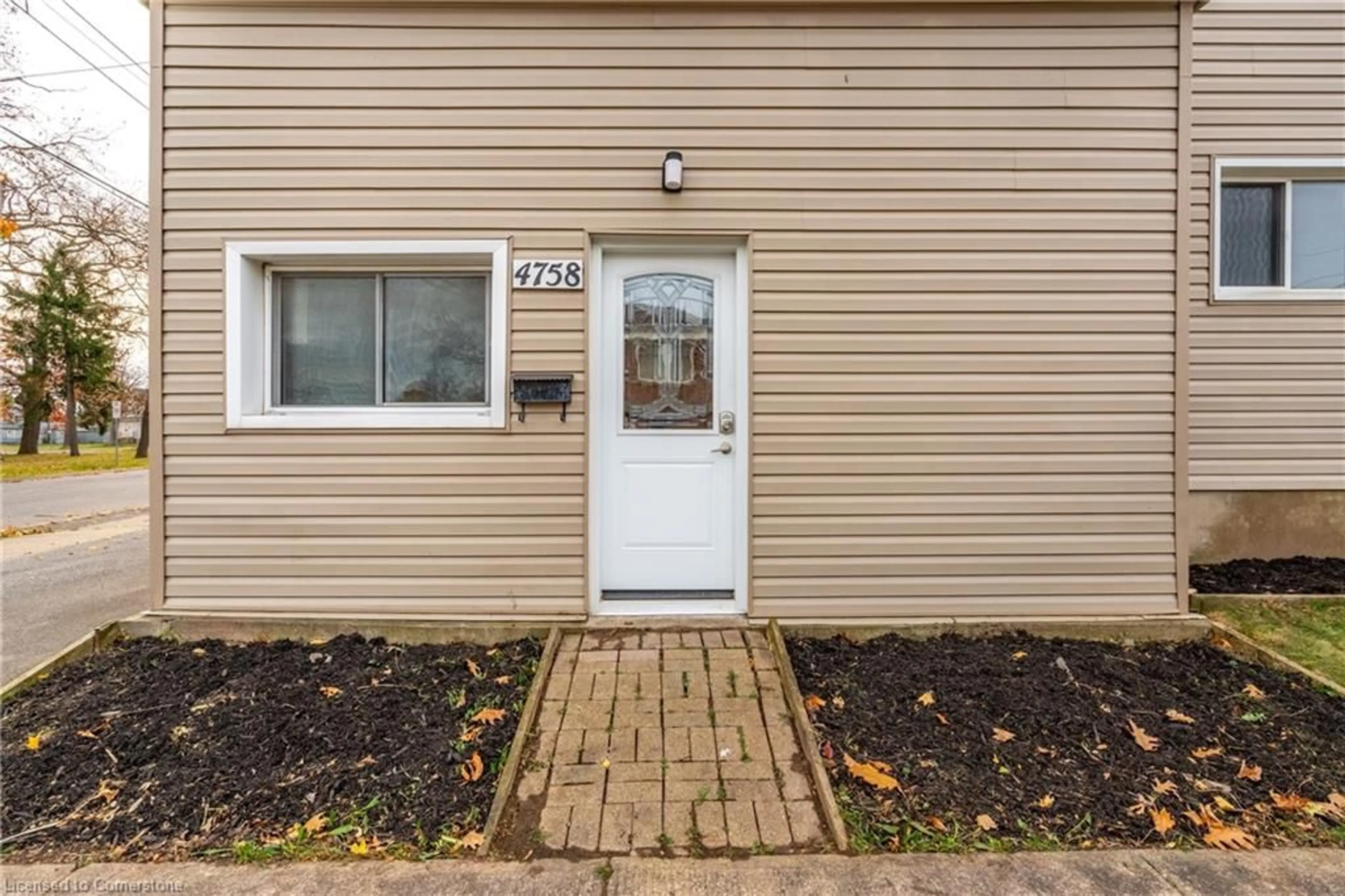 A pic from exterior of the house or condo, the front or back of building for 4762 Kincaid Pl #4758, Niagara Falls Ontario L2E 1C5