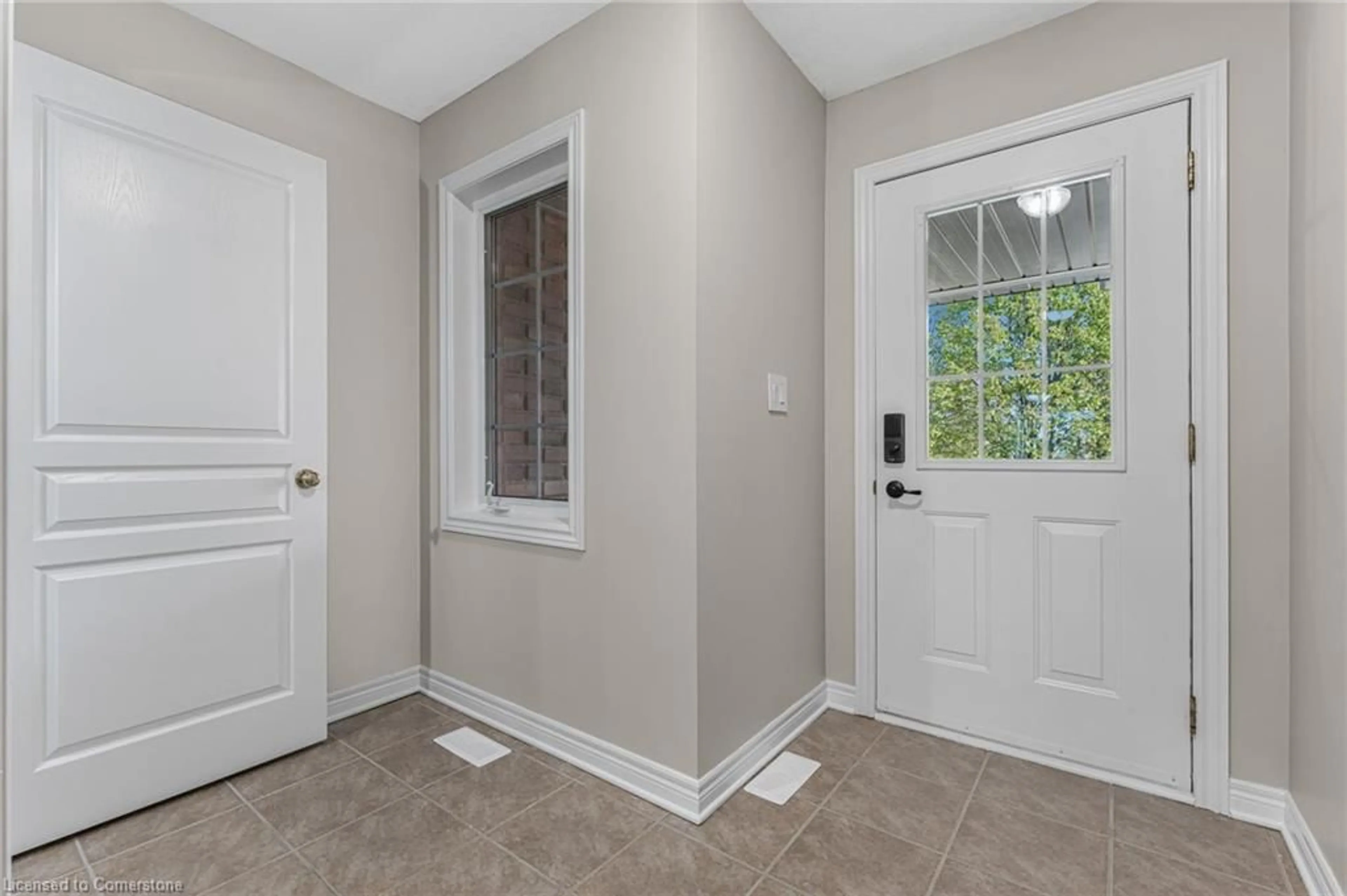 Indoor entryway, wood floors for 23 Natalie Crt, Thorold Ontario L2V 5C6