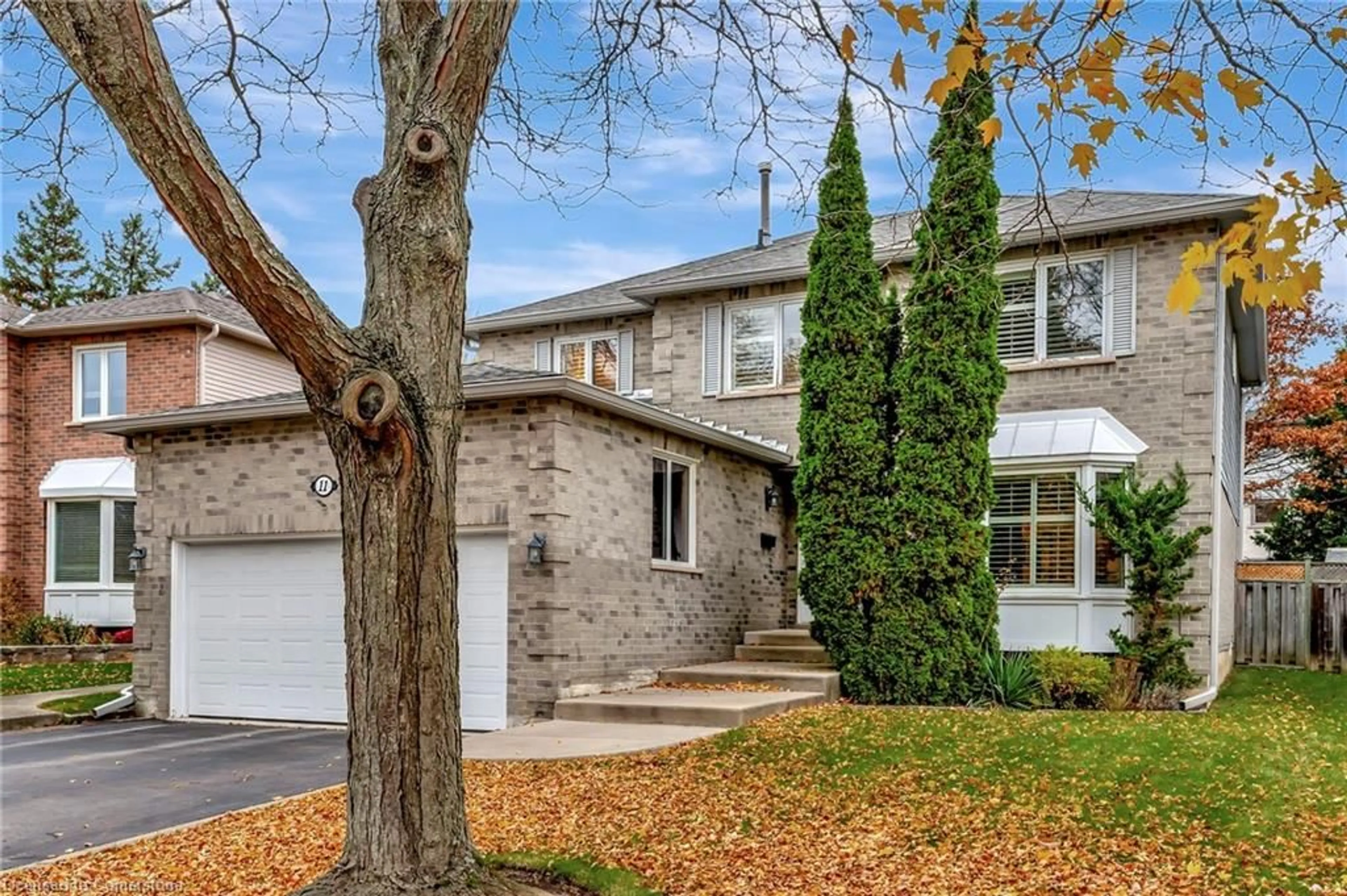 Frontside or backside of a home, the street view for 11 Willowtree Crt, Dundas Ontario L9H 6T3