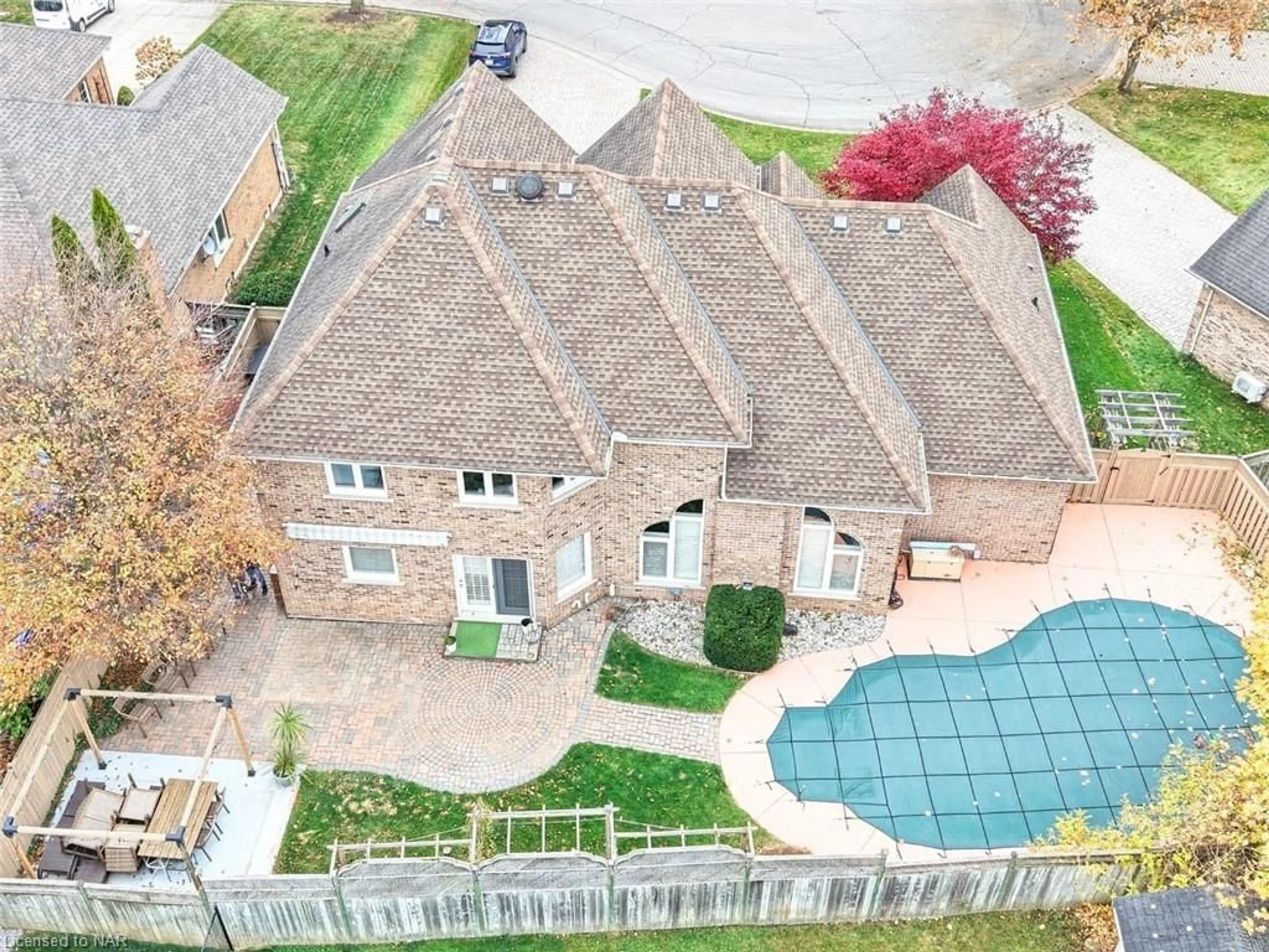 Frontside or backside of a home, the street view for 14 Brookfield Crt, Fonthill Ontario L0S 1E4