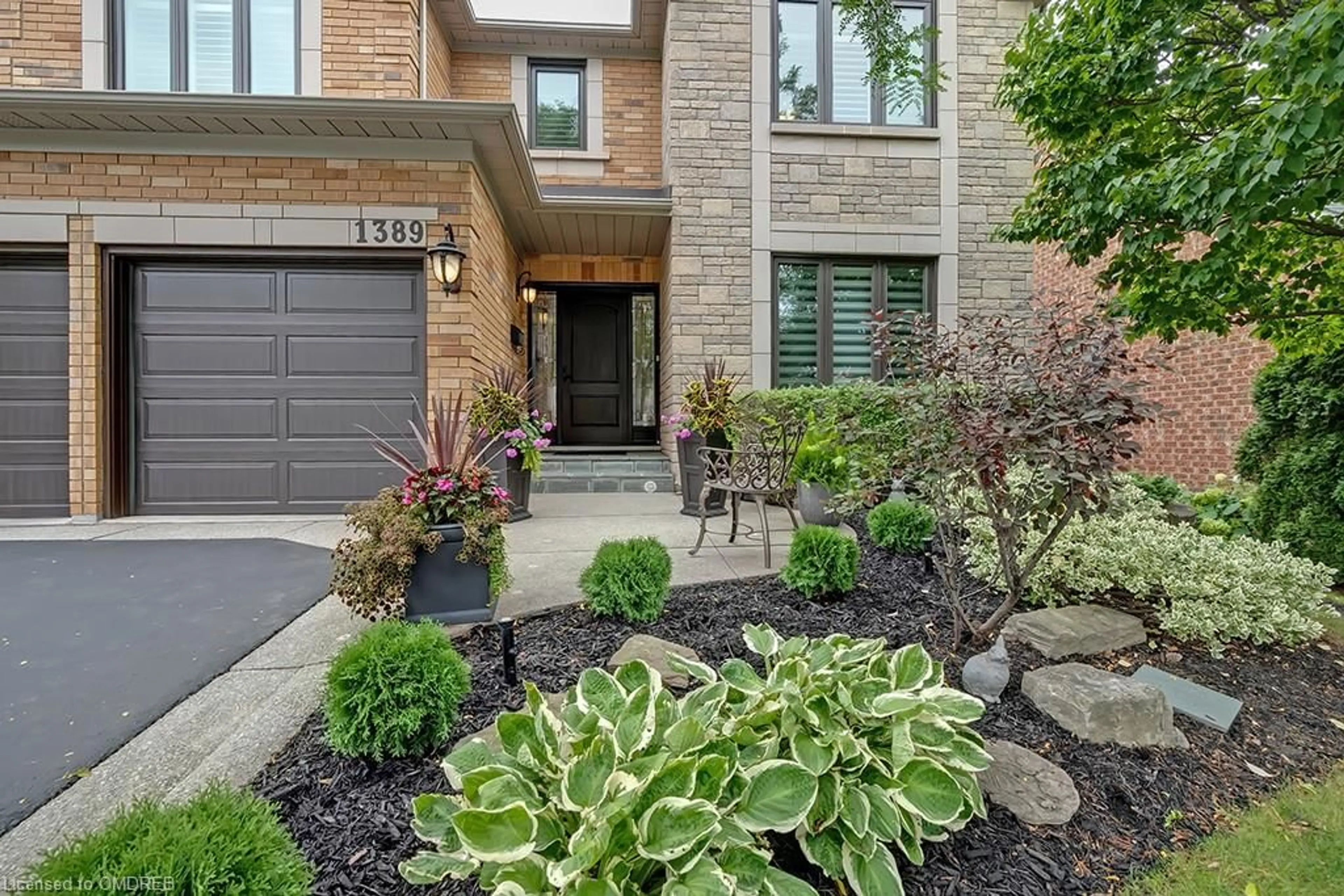 Home with brick exterior material for 1389 Creekwood Trail, Oakville Ontario L6H 6C7