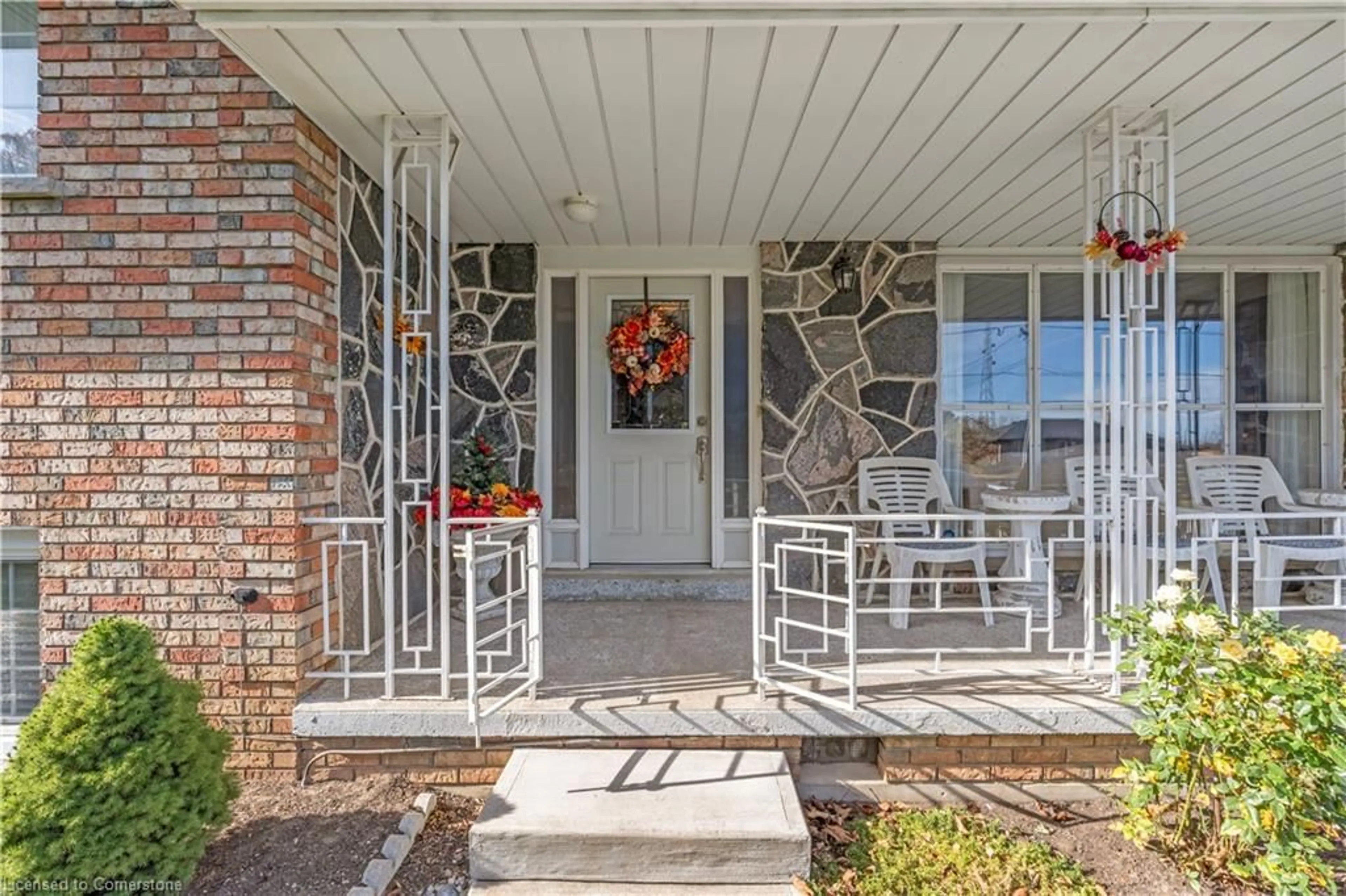 Indoor entryway, ceramic floors for 337 Mcneilly Rd, Stoney Creek Ontario L8E 5H4